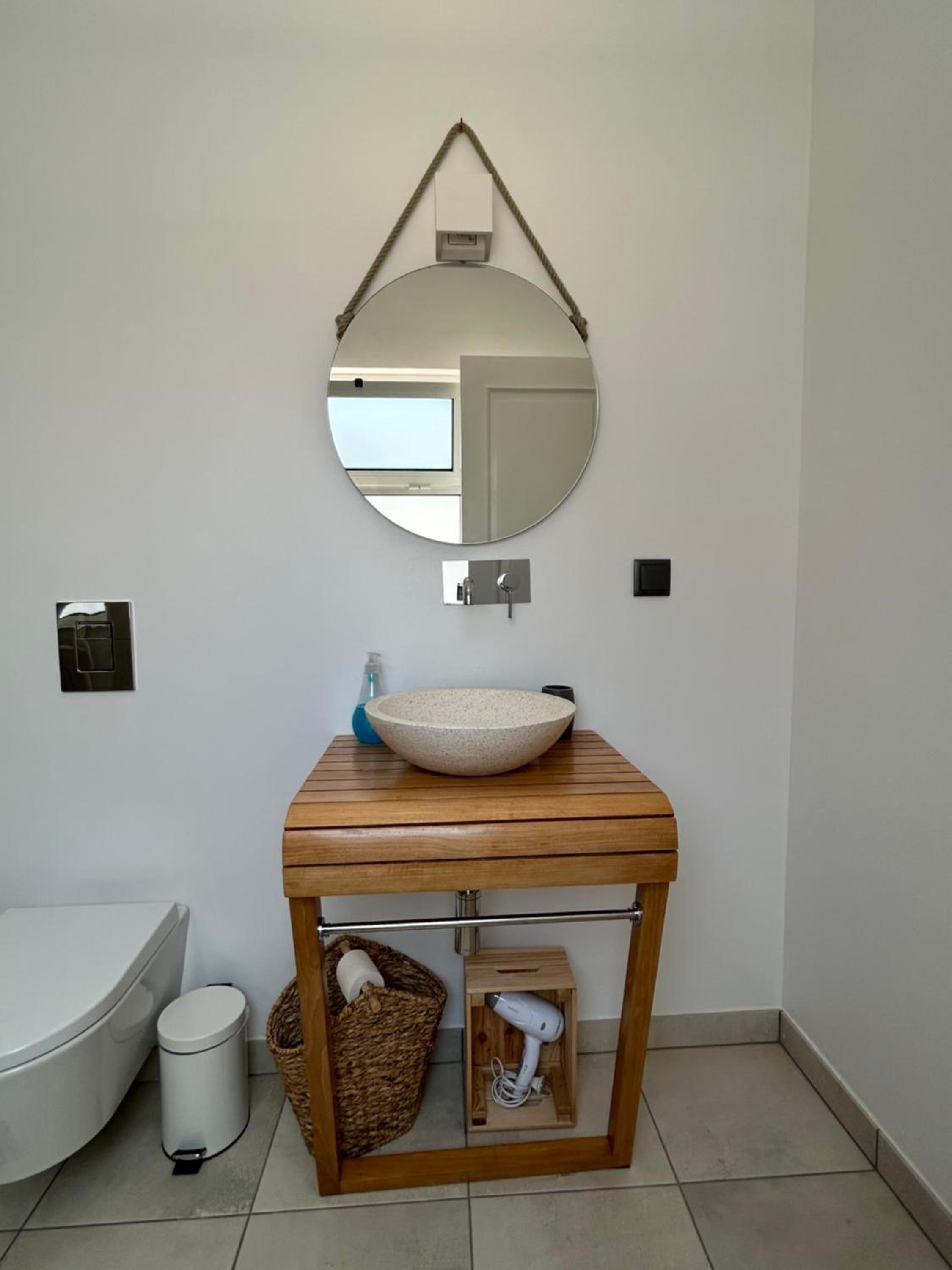 One-Bedroom Apartment photo 2