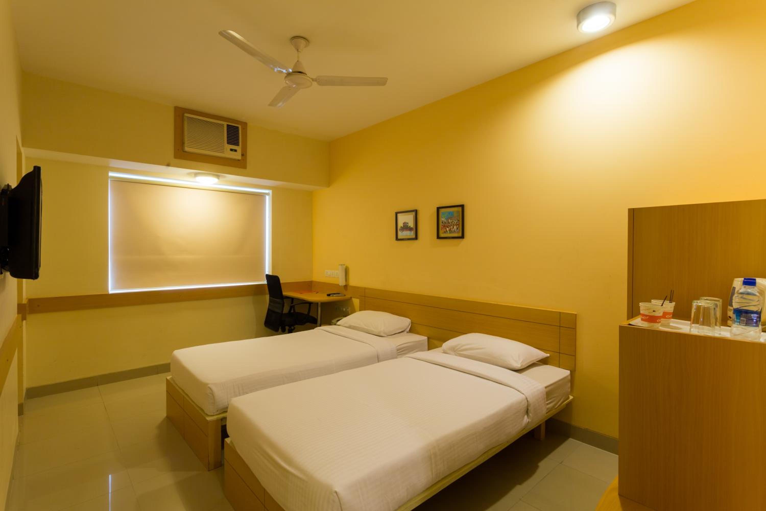 Standard Twin Room - Photo 5
