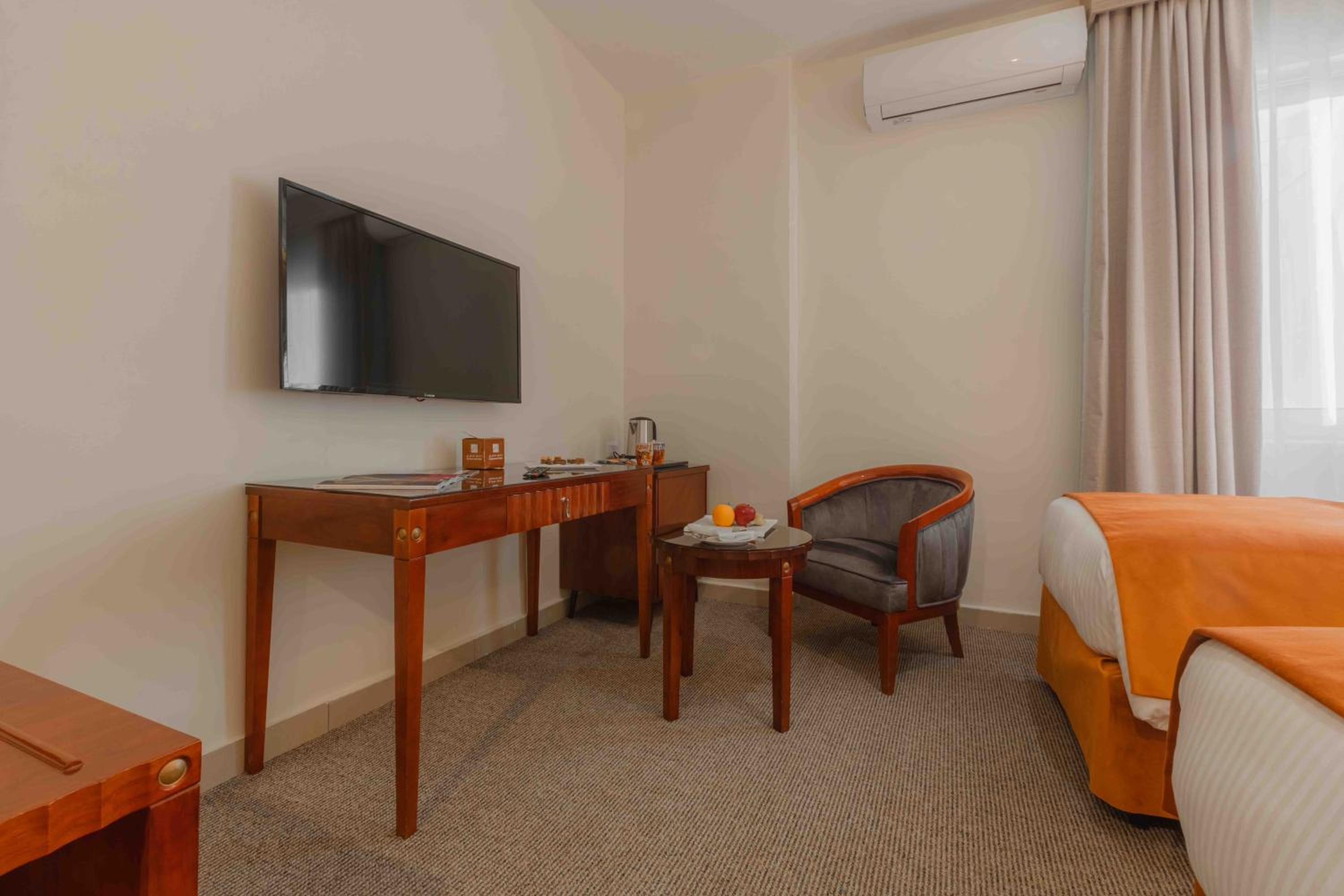 Standard Twin Room - Photo 4