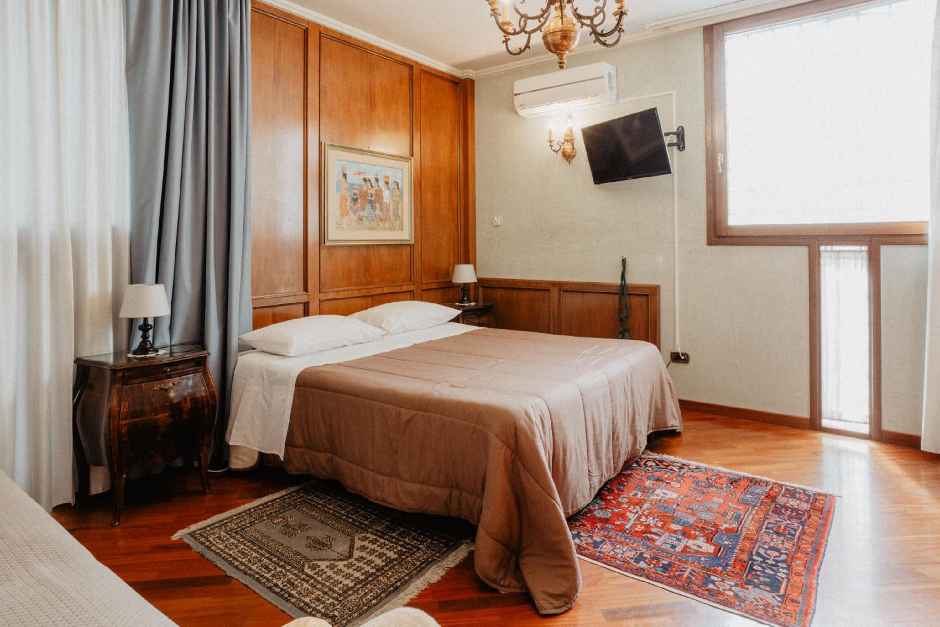 Twin Room with Private Bathroom - Photo 6