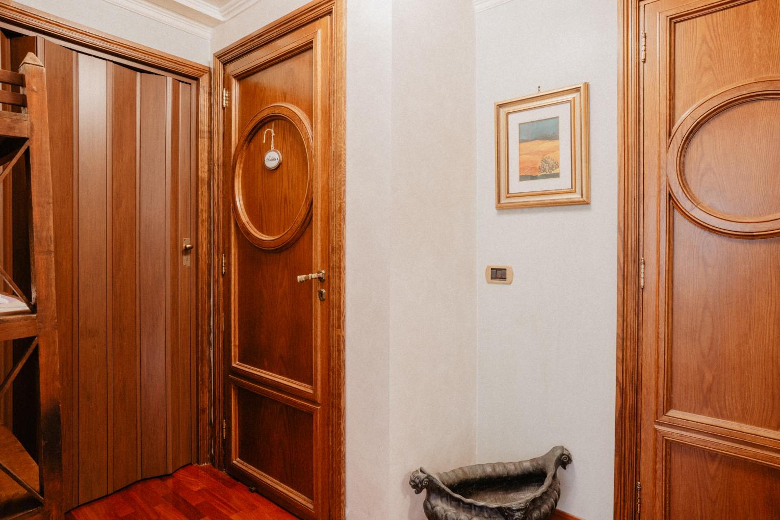 Twin Room with Private Bathroom - Photo 9