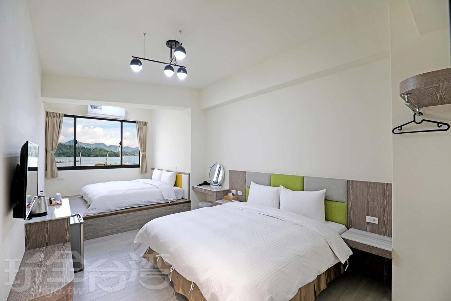 Quadruple Room with Lake View photo 1