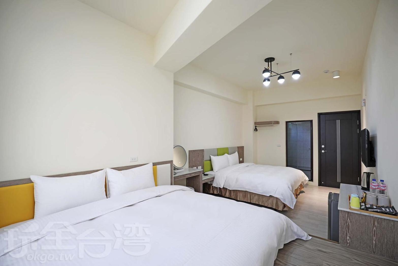 Quadruple Room with Lake View photo 3