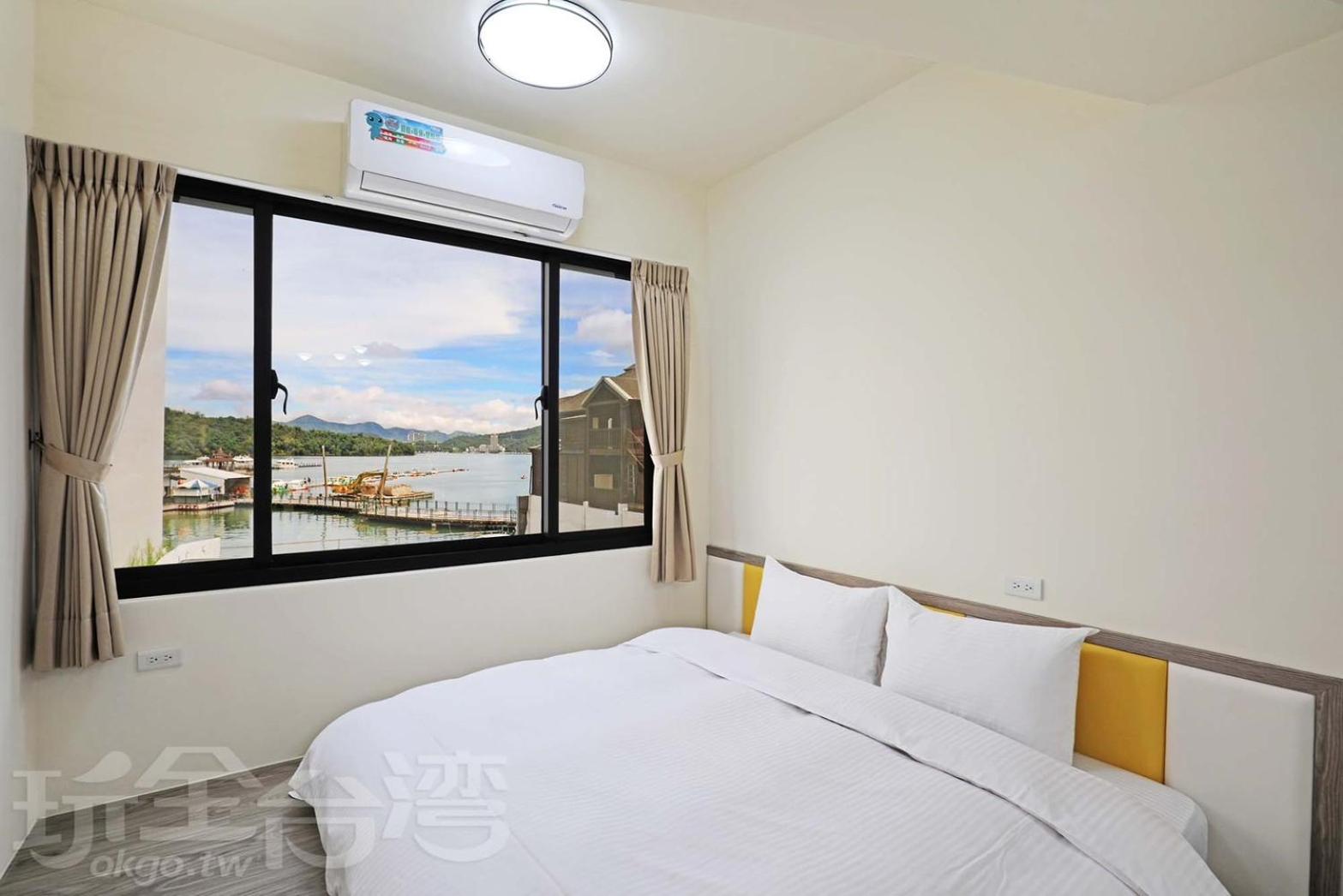 Quadruple Room with Lake View photo 2