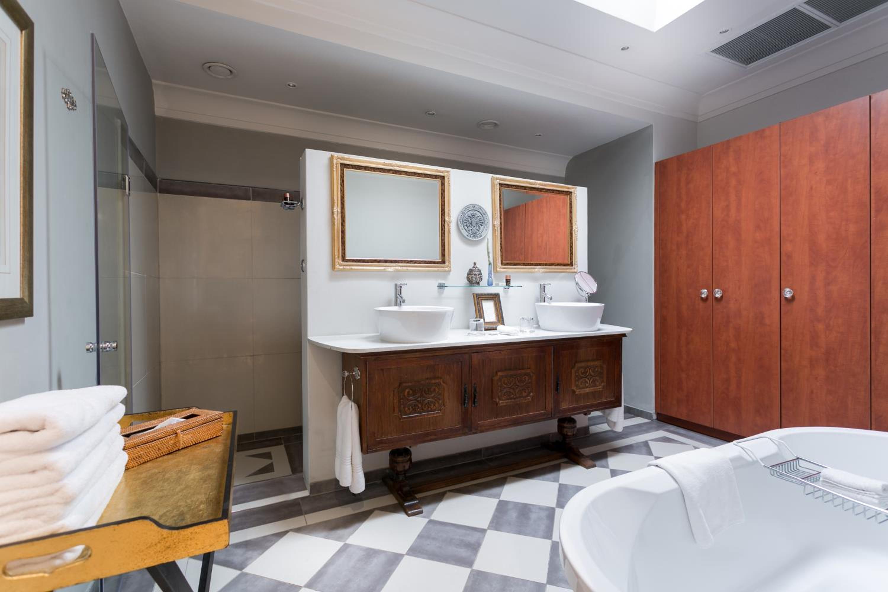 Chateau Suites thumbnail 5
