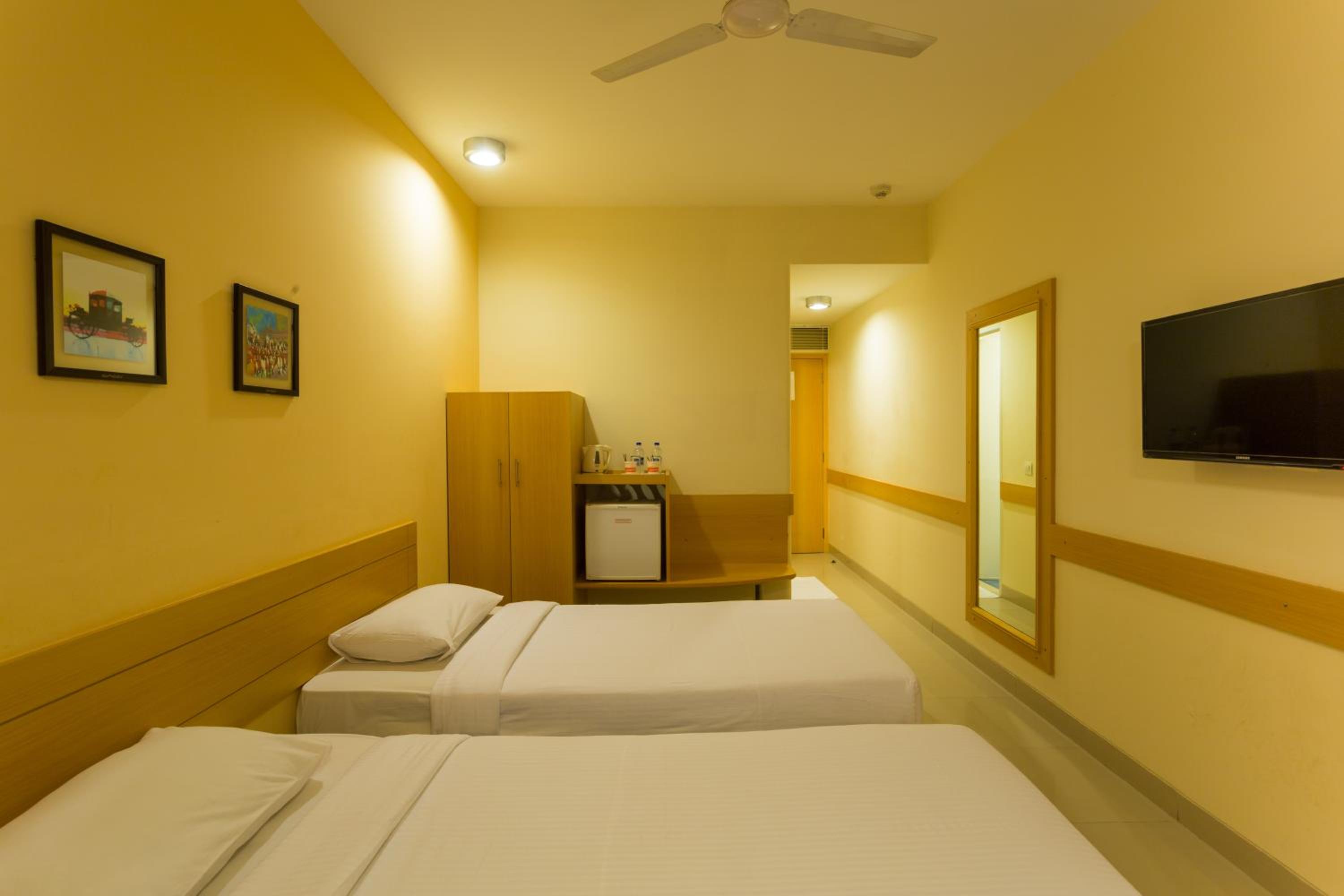 Standard Twin Room - Photo 4