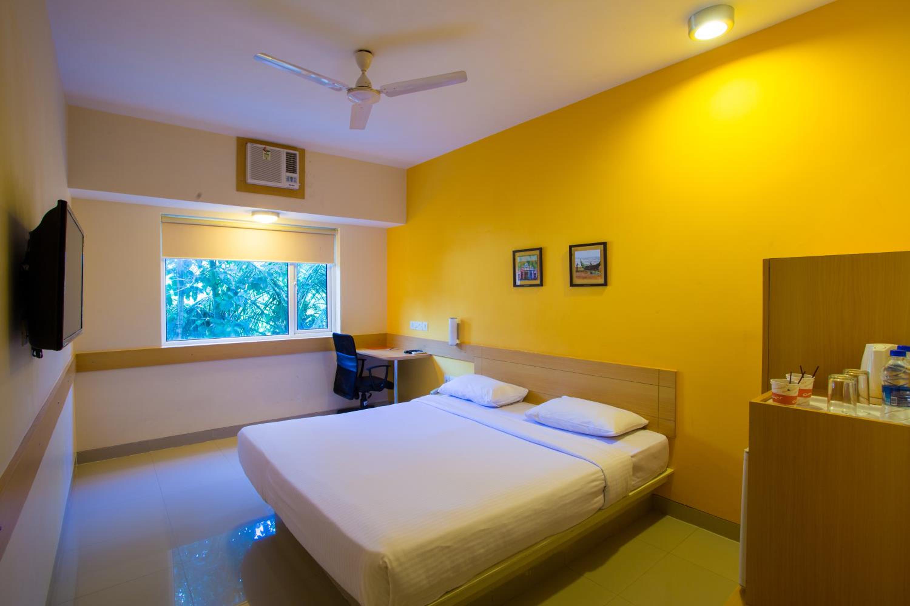 Standard Twin Room - Photo 7