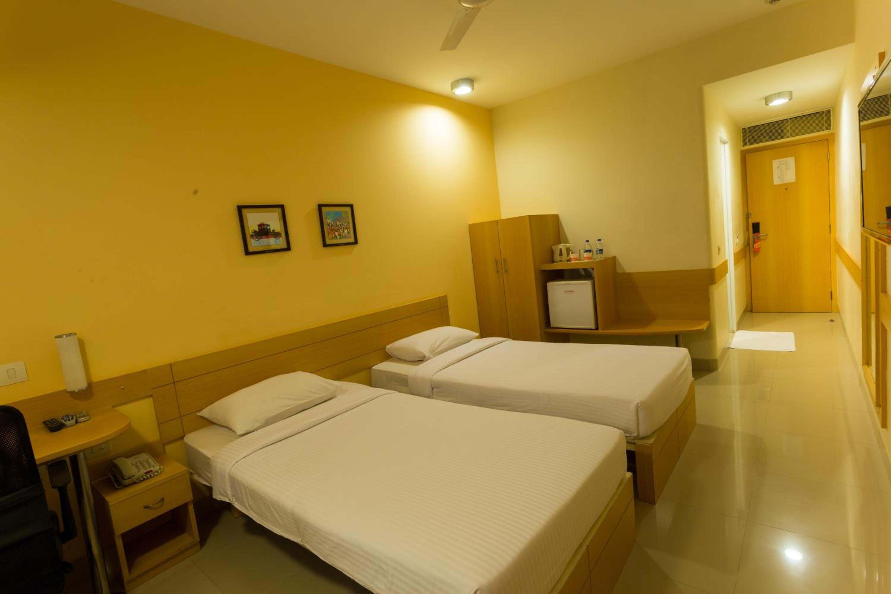 Standard Twin Room - Photo 2