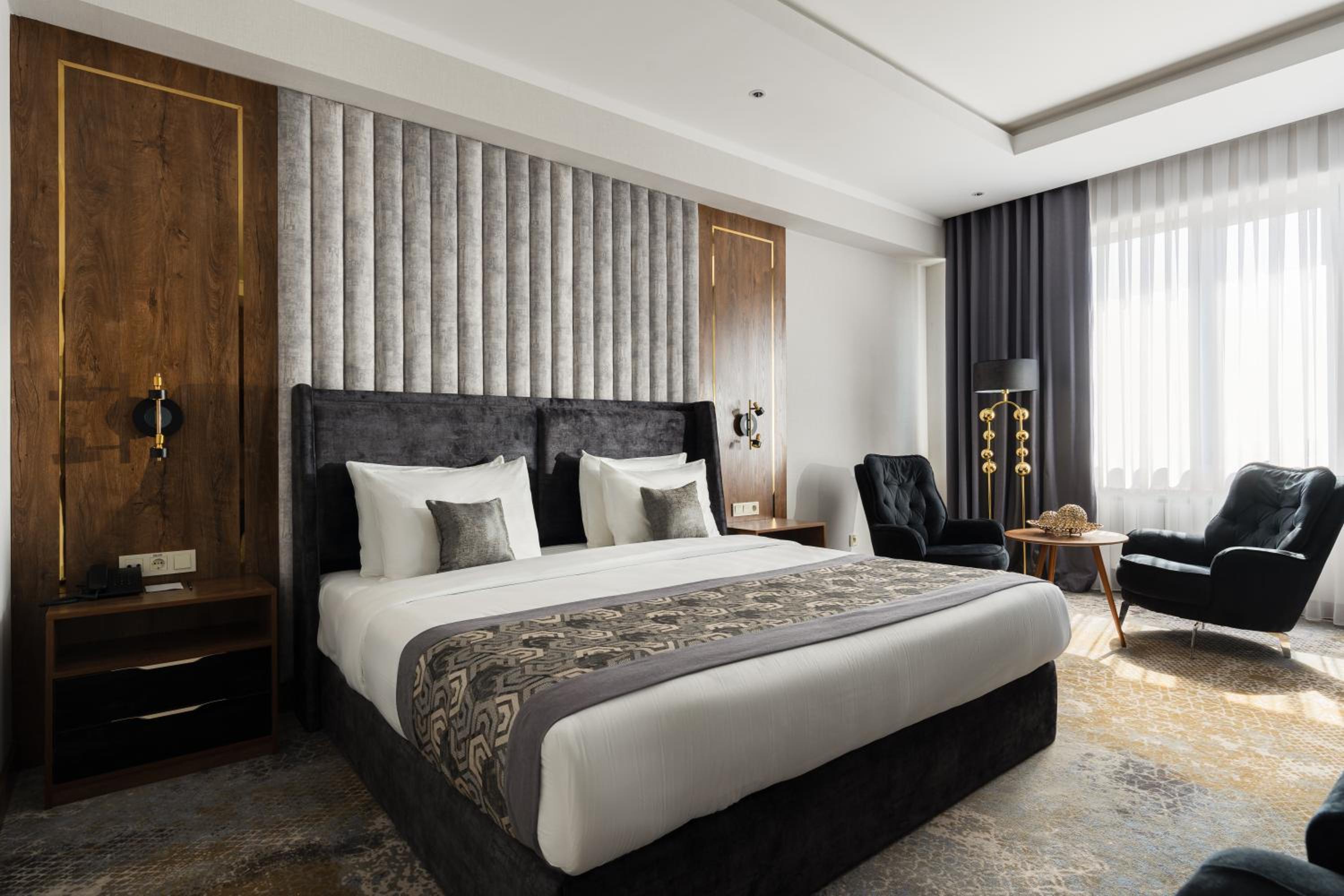 Superior King Room - Photo 10