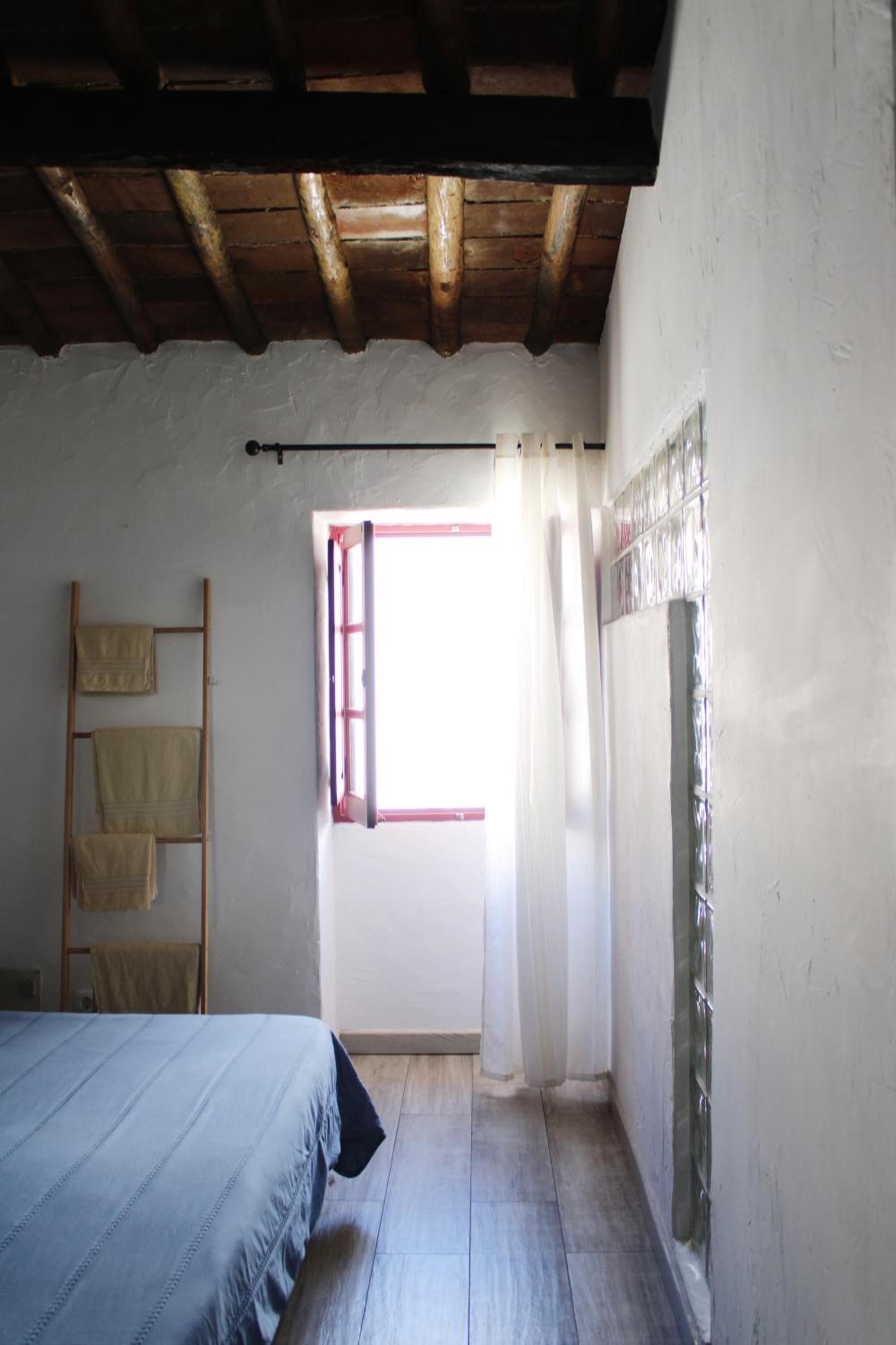 One-Bedroom House - Photo 45