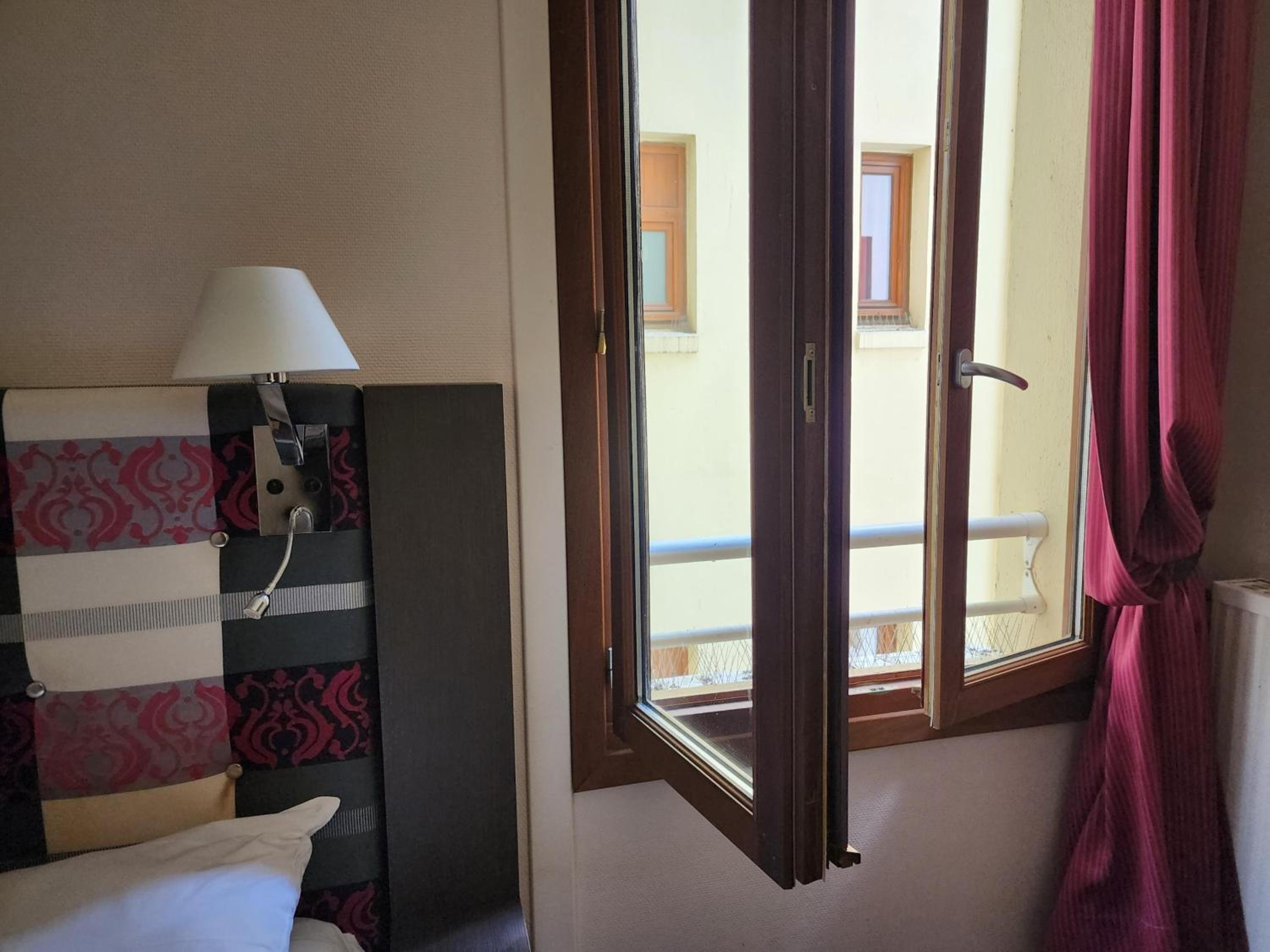 Budget Double Room with Courtyard View photo 2