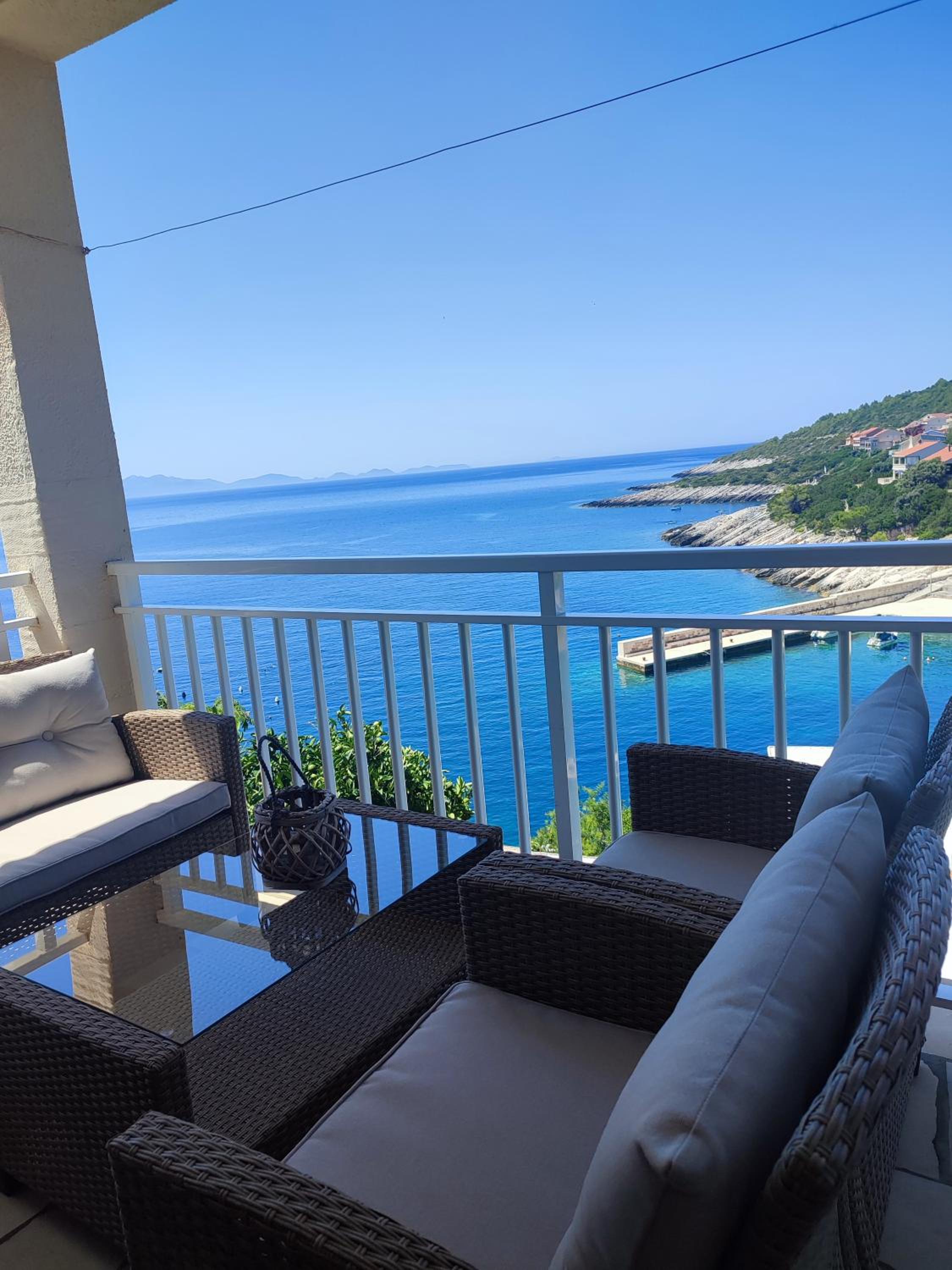 Family Apartment with Balcony and Sea View photo 3