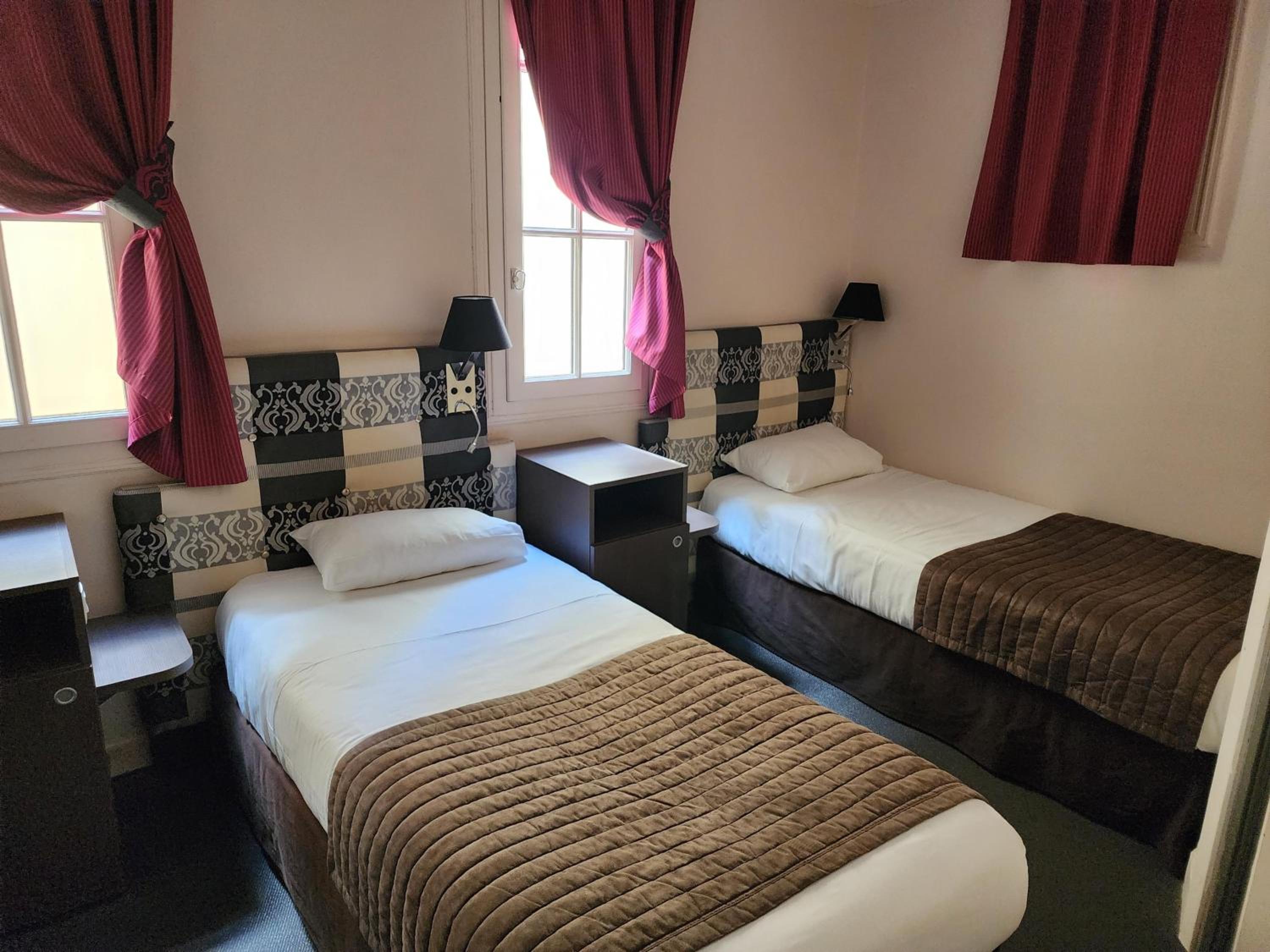 Budget Twin Room with Courtyard View