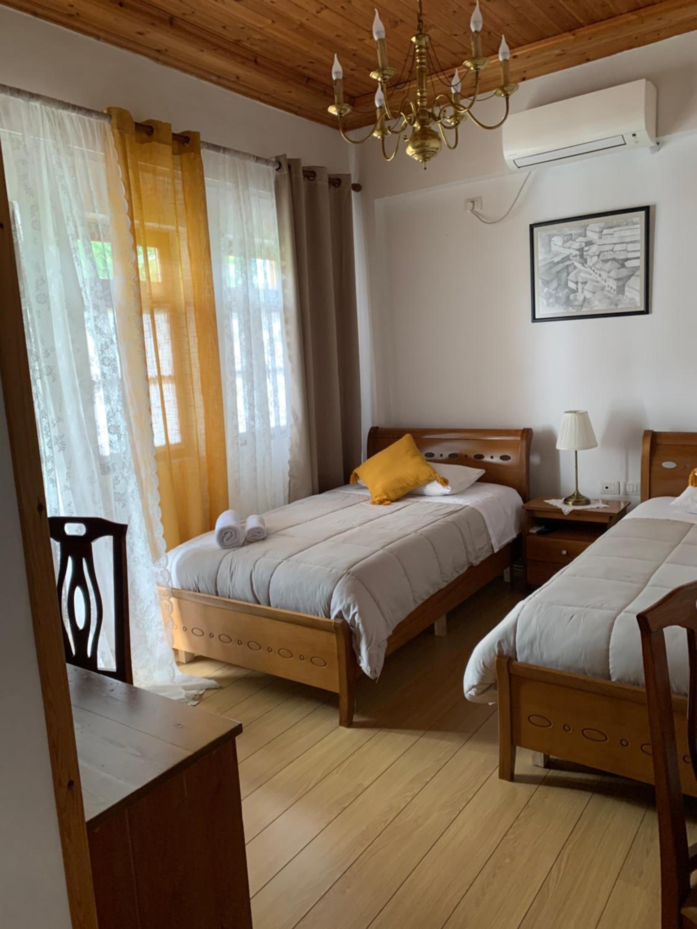 Economy Twin Room photo 2