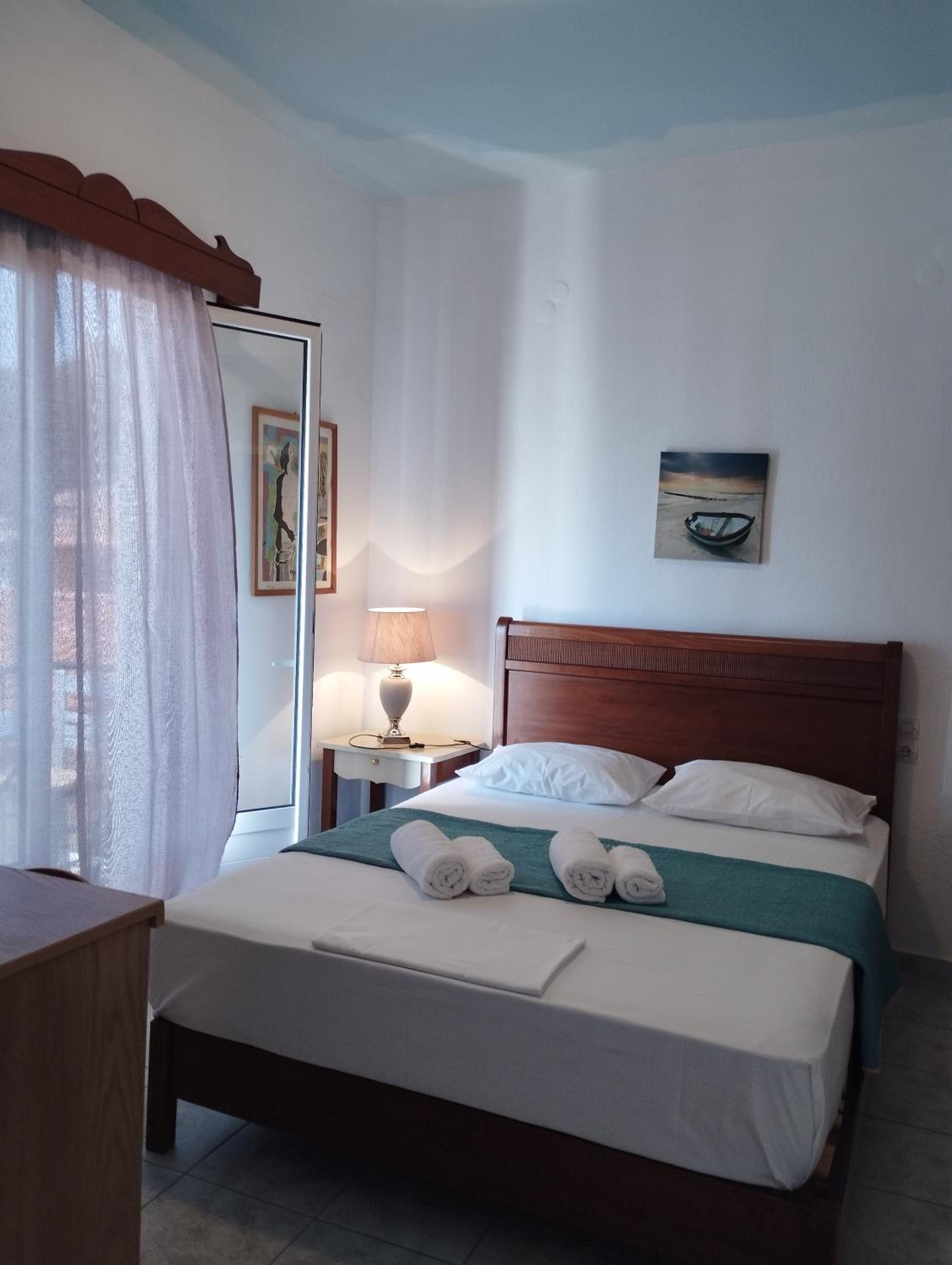 Double Room with Balcony and Sea View - Photo 12