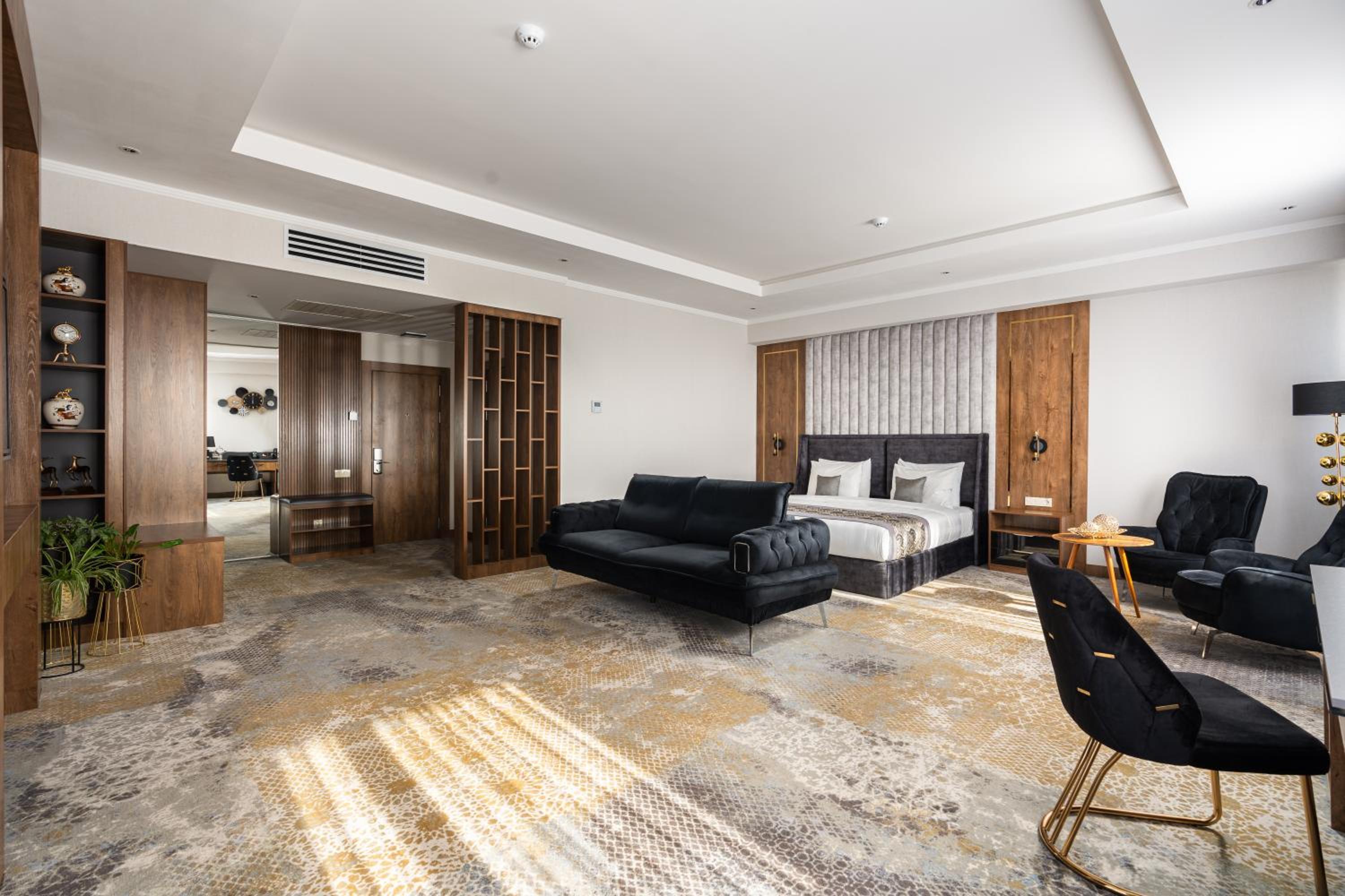 Superior King Room - Photo 9