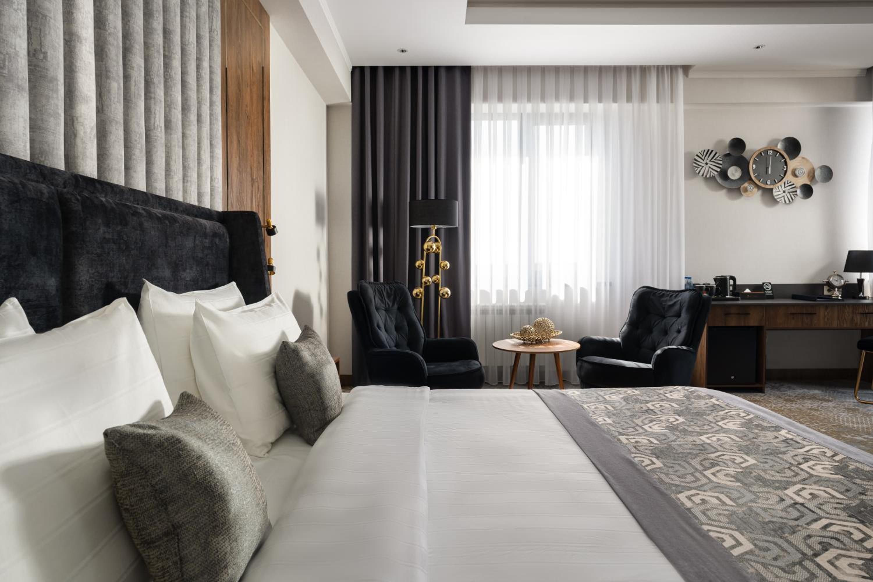 Superior King Room - Photo 4
