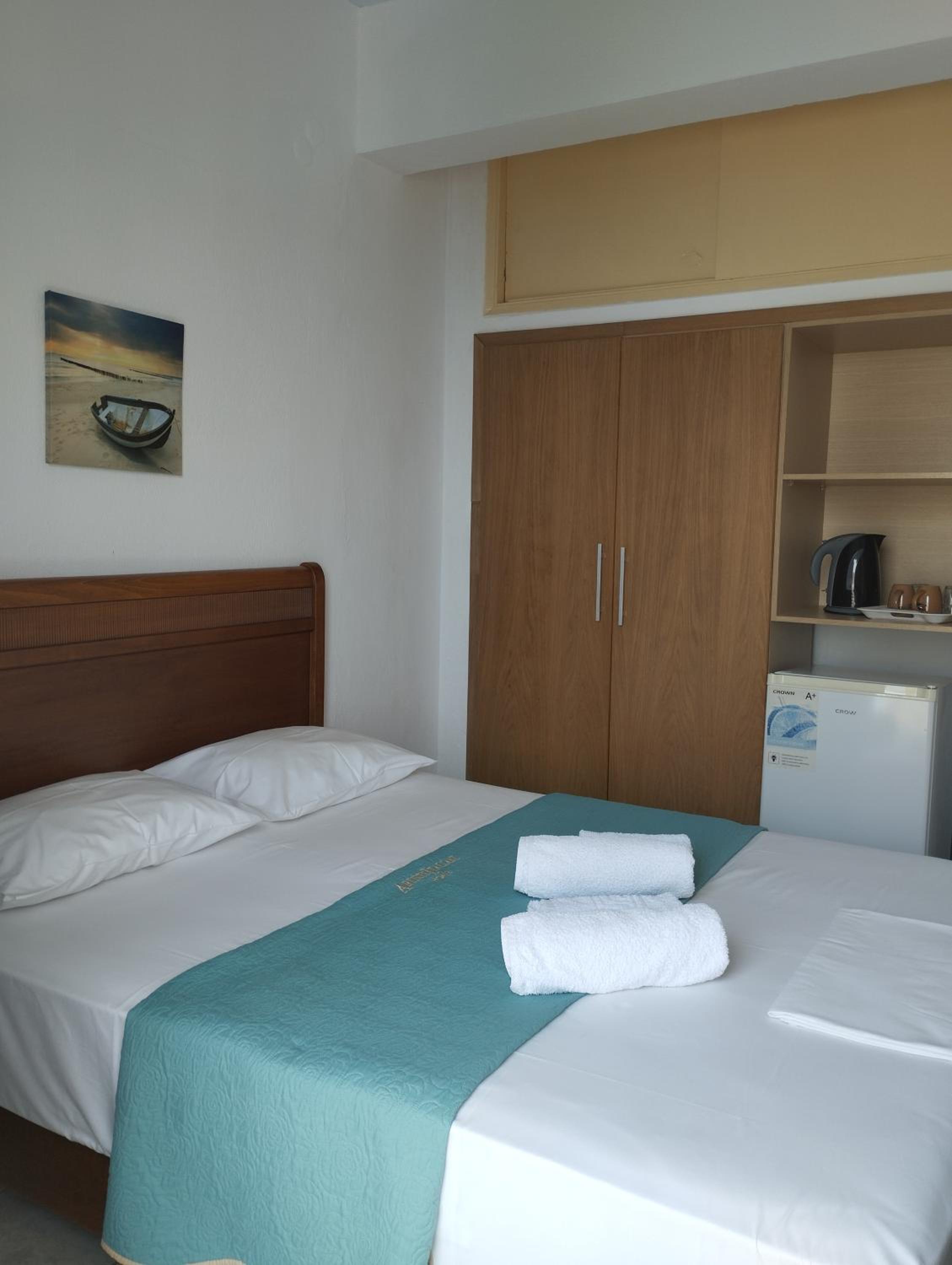 Double Room with Balcony and Sea View - Photo 13