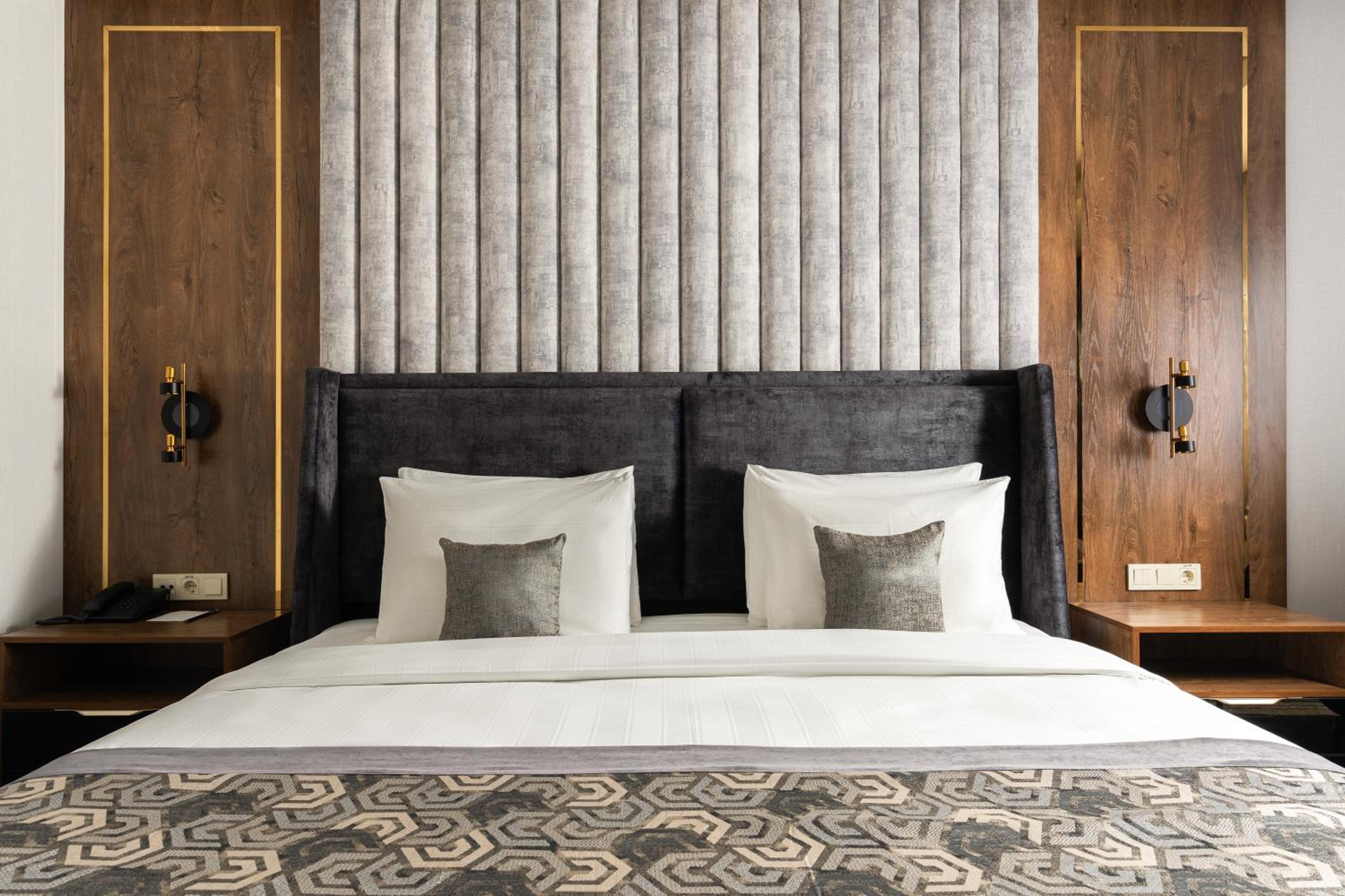 Superior King Room - Photo 1