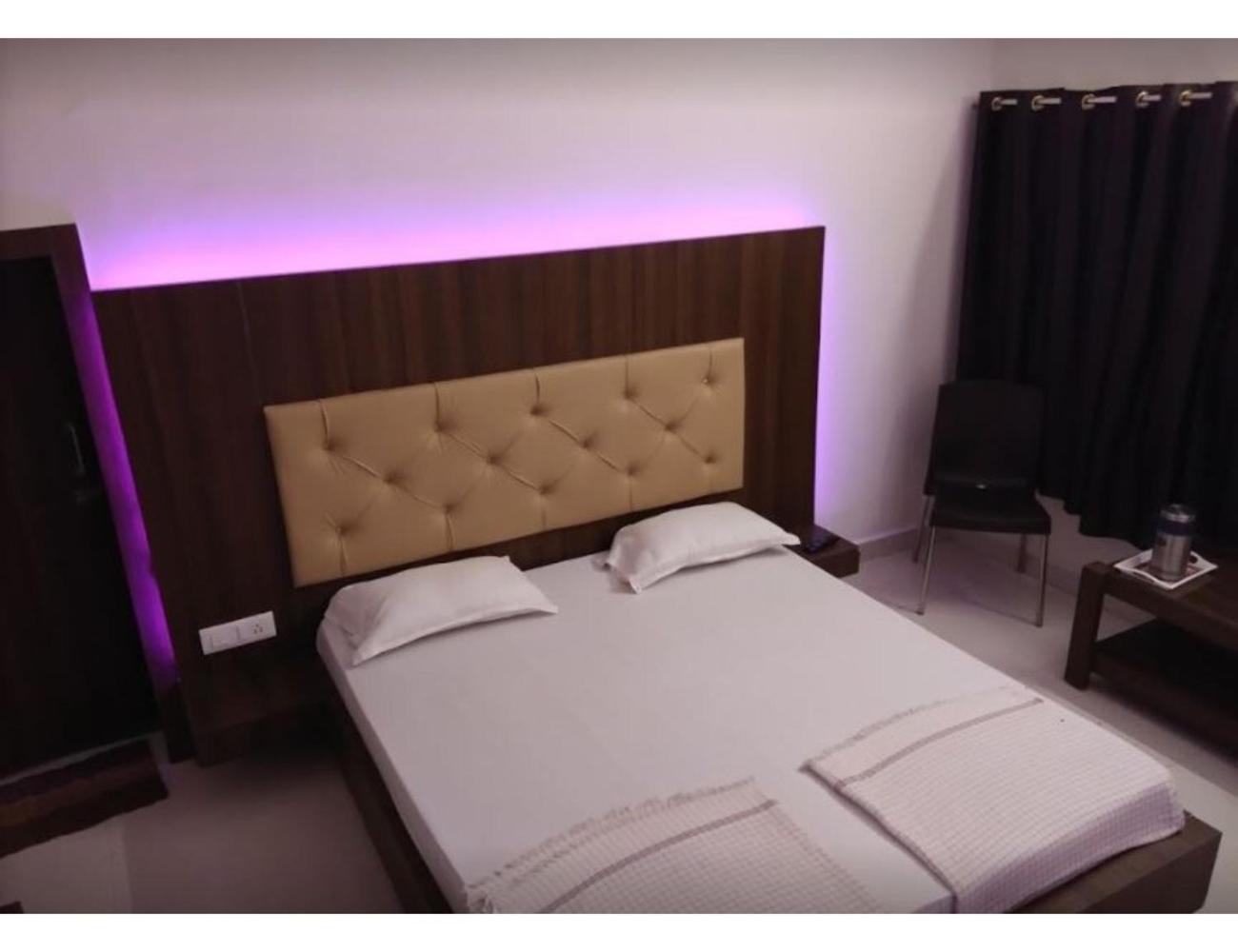 Budget Double Room photo 3