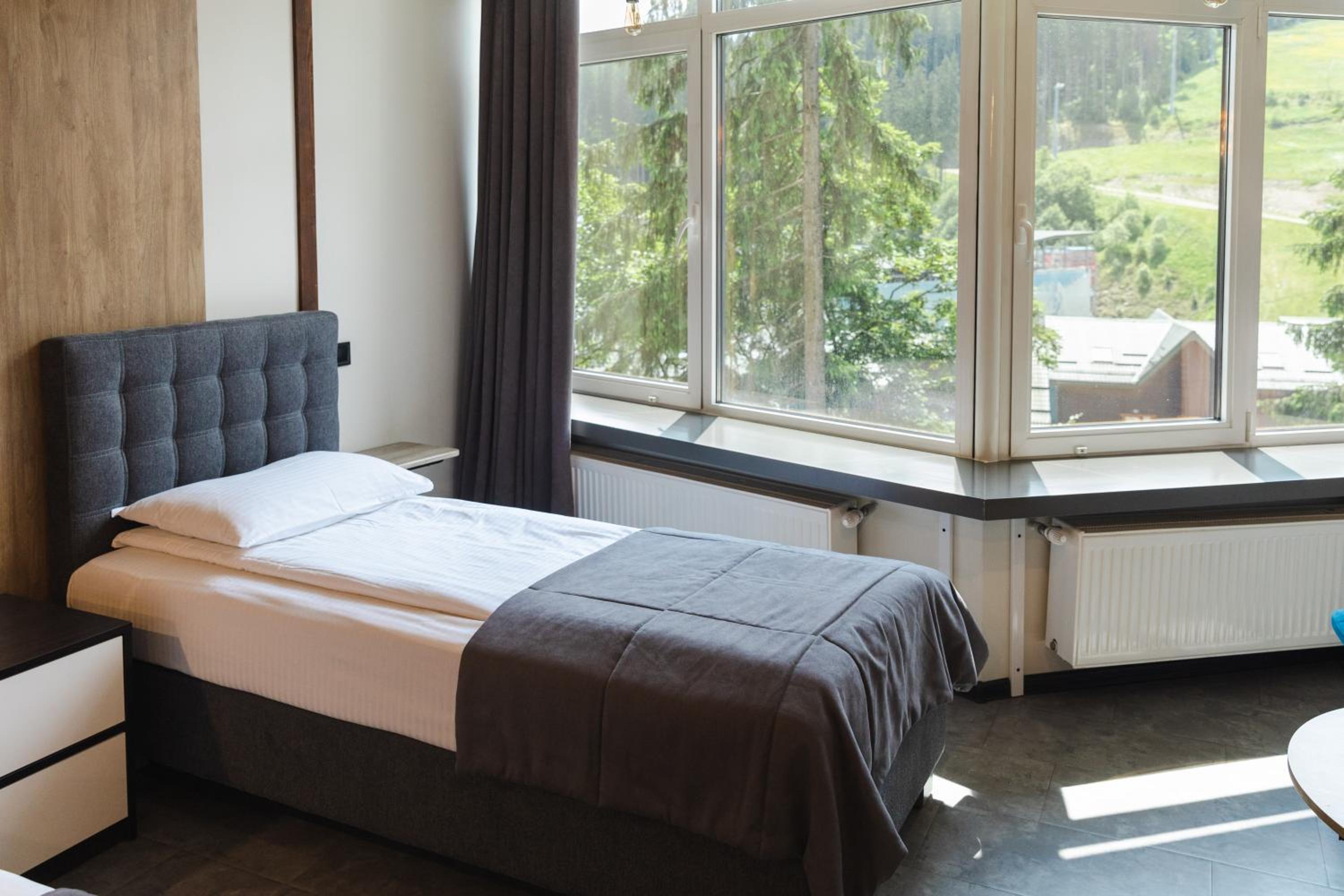 Triple Room with Mountain View