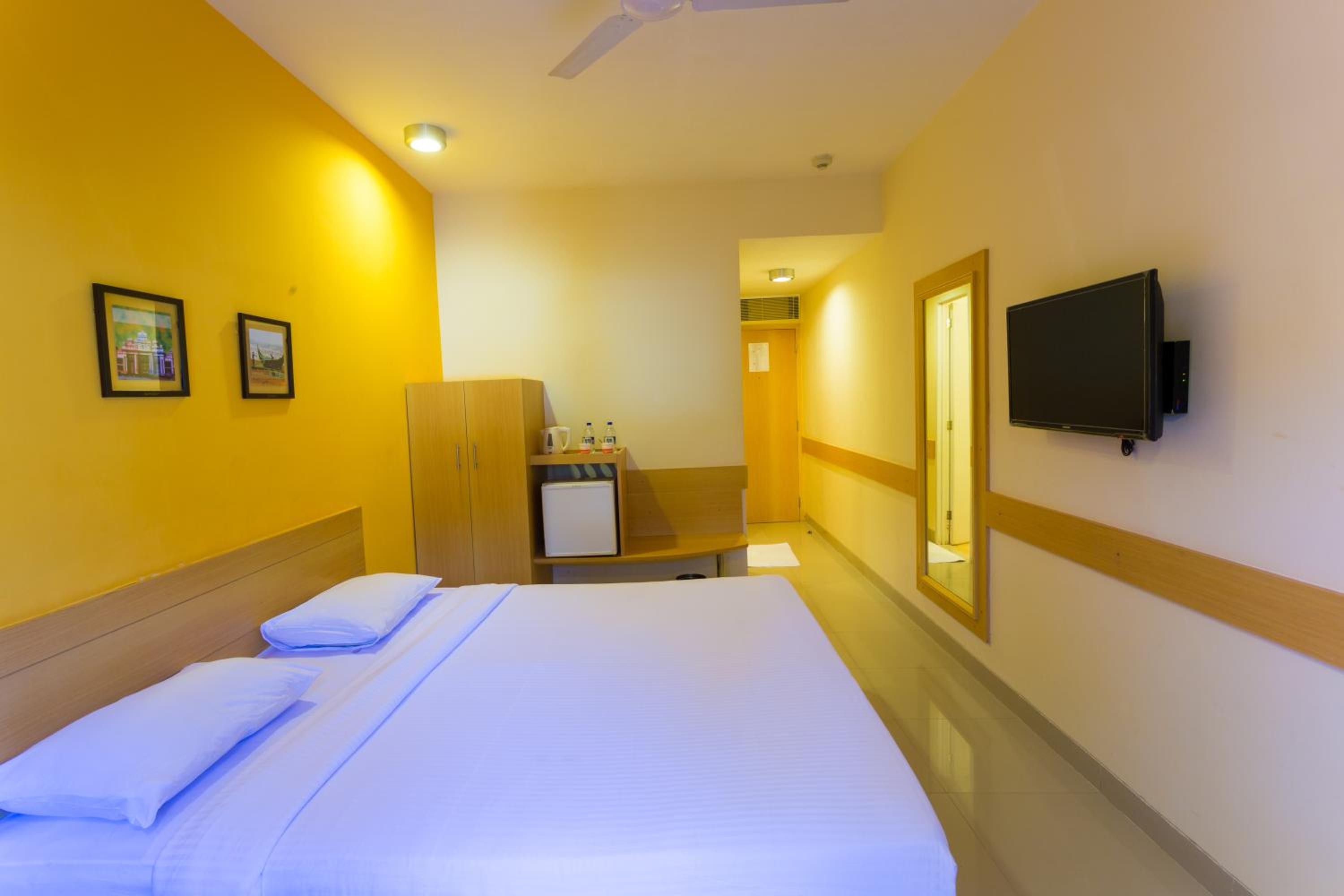 Standard Twin Room - Photo 1