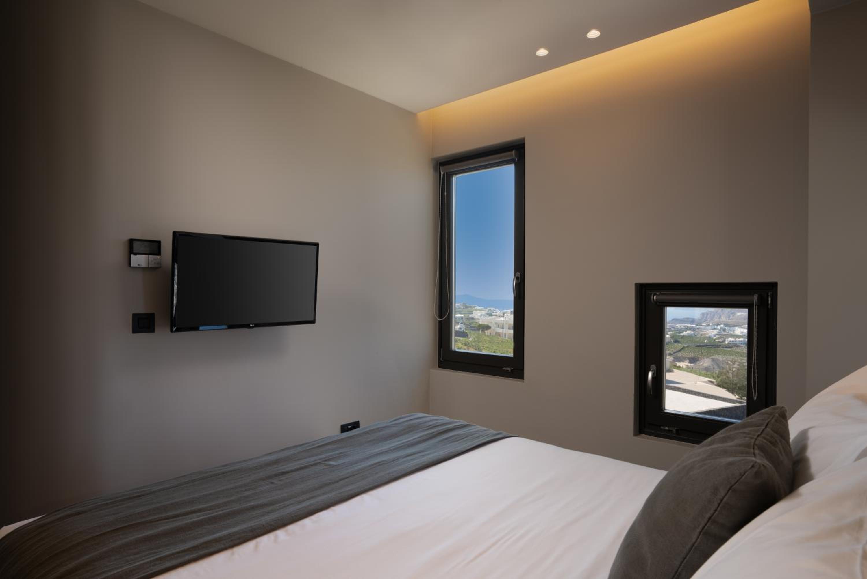 Supreme Two Bedroom Suite with Pool and Caldera View - Photo 2