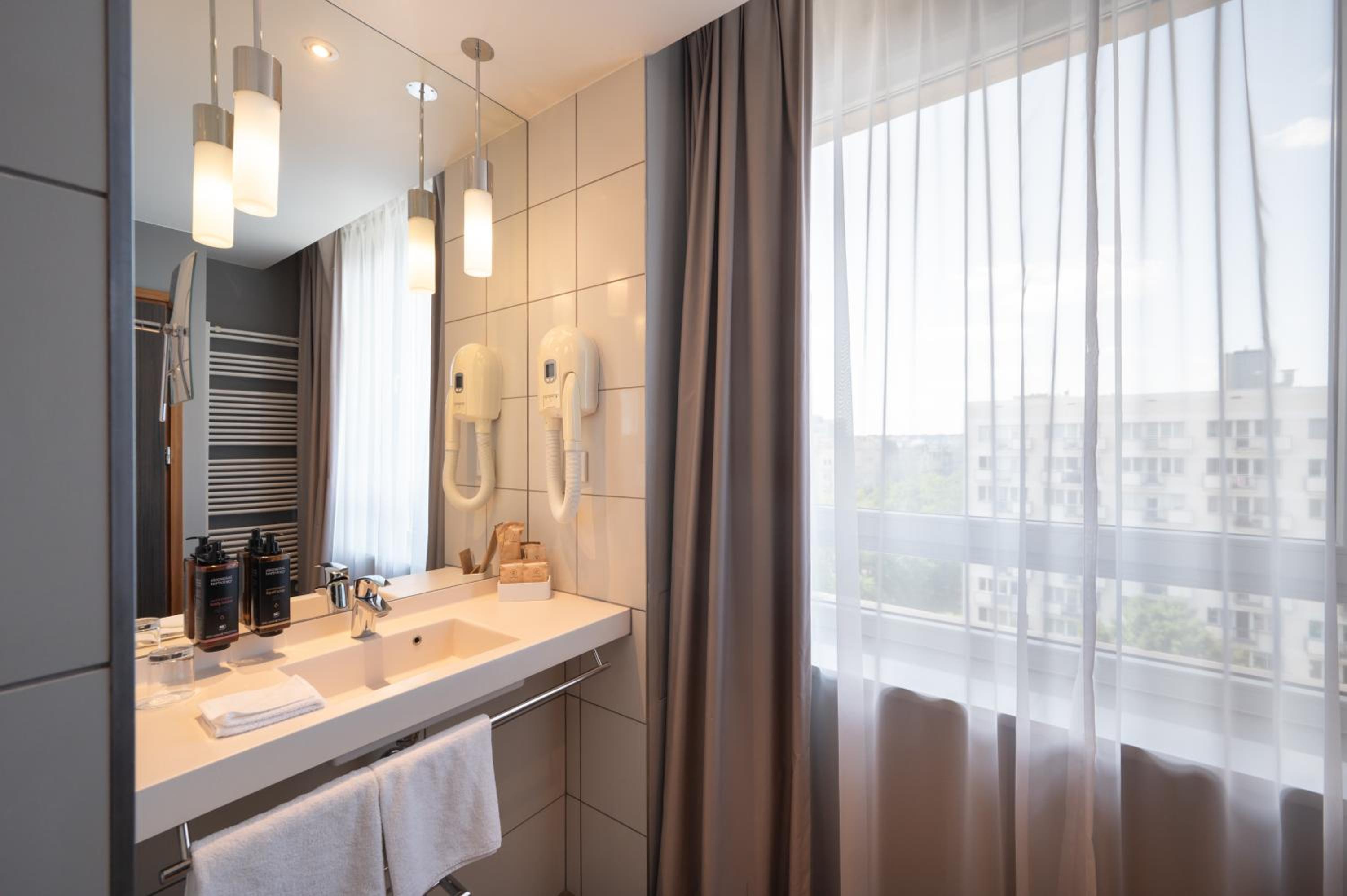 Privilege Queen Room - Photo 8
