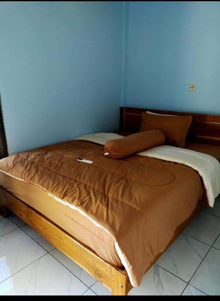 Double Room with Private Bathroom - Photo 2