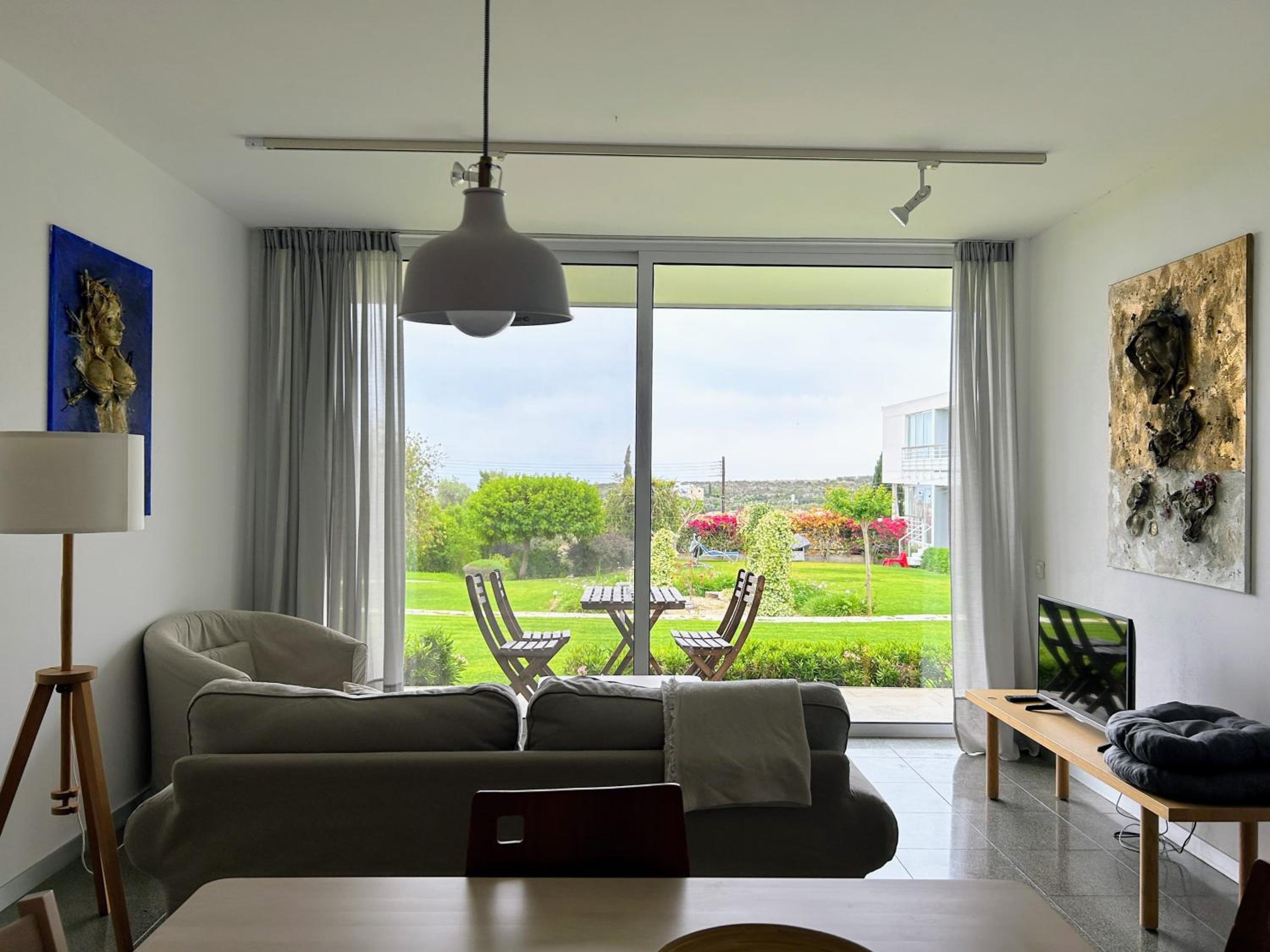 One-Bedroom Apartment - Photo 6
