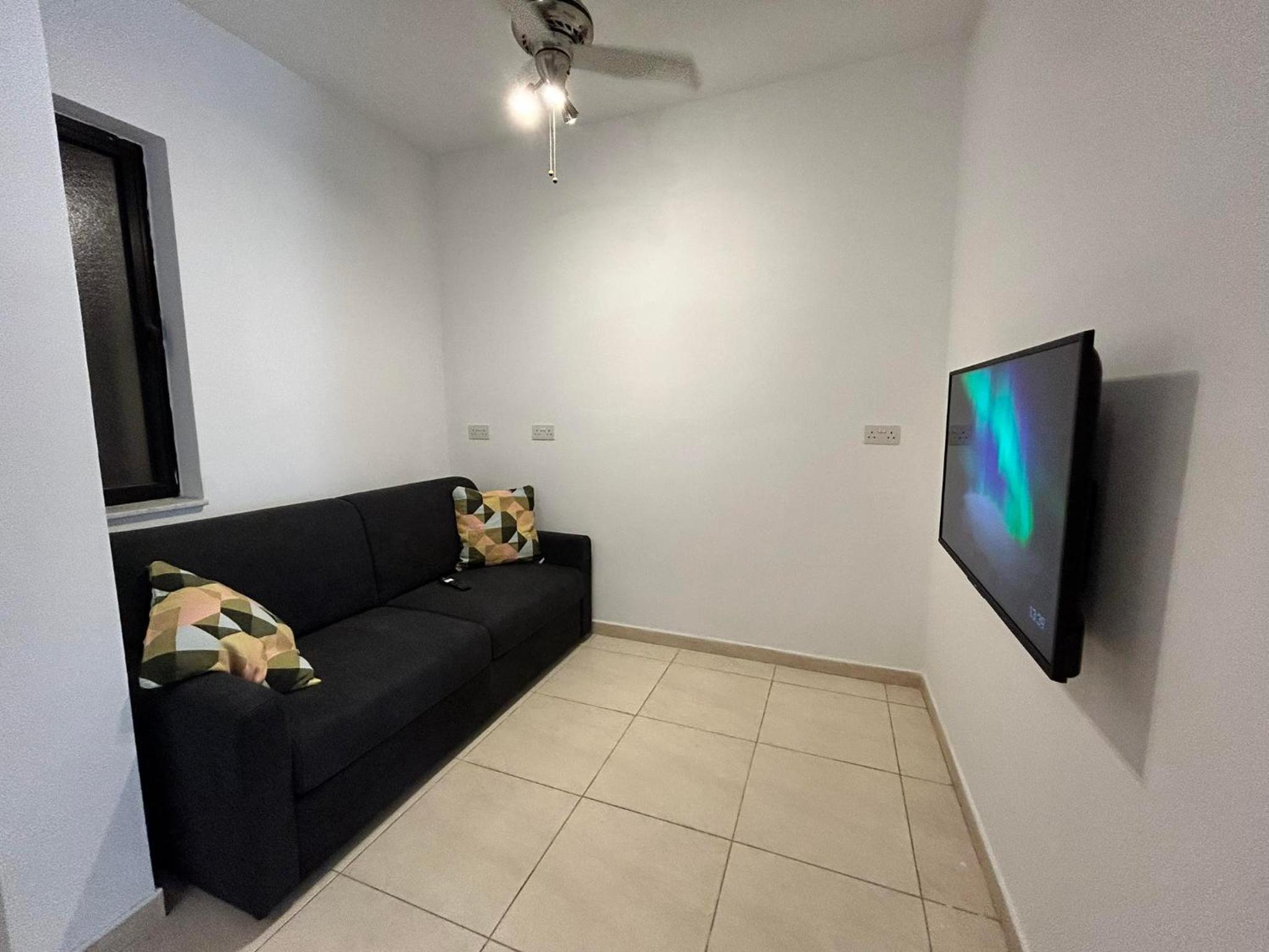 One-Bedroom Apartment photo 2