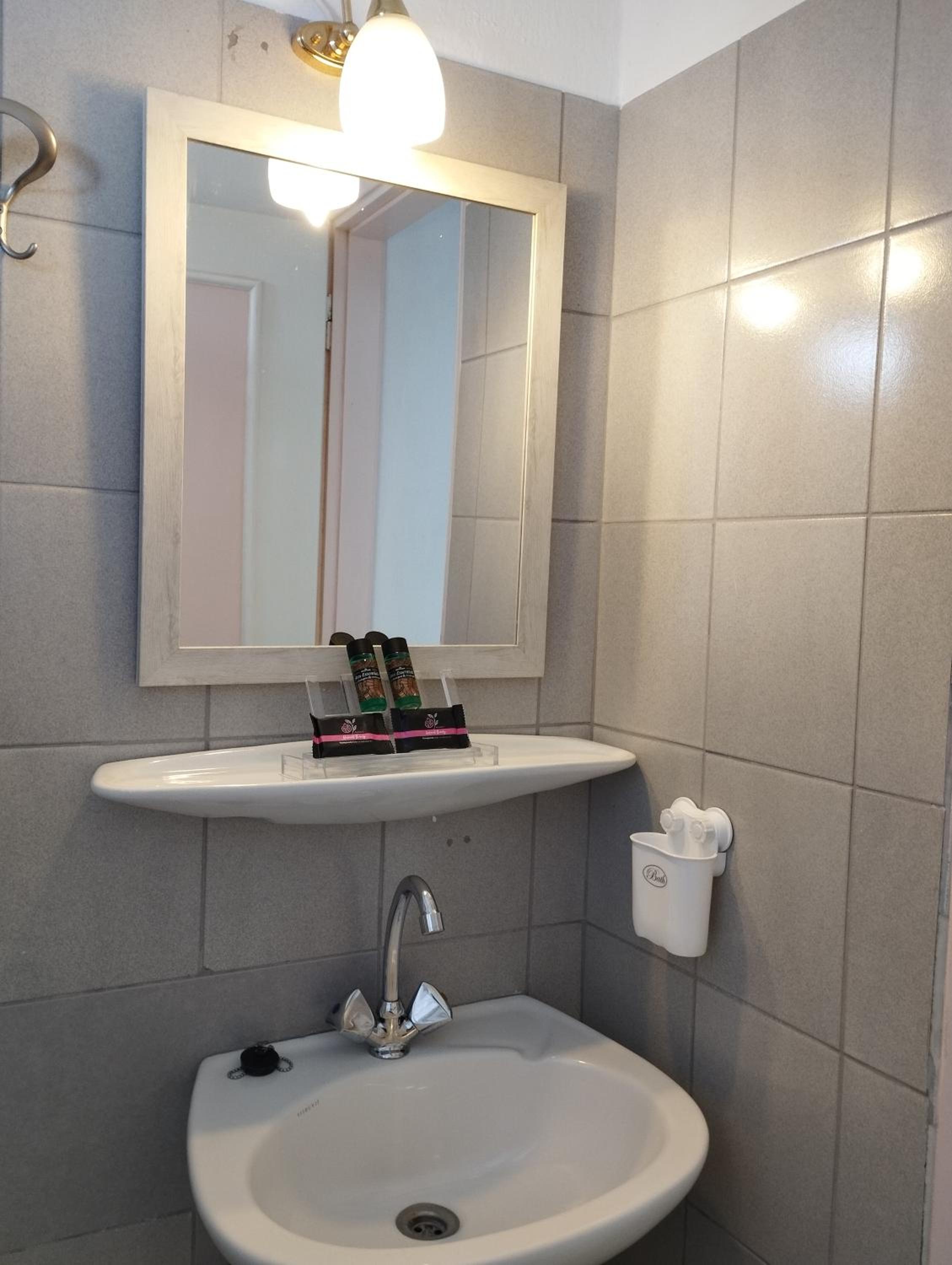 Double Room with Extra Bed - Photo 15