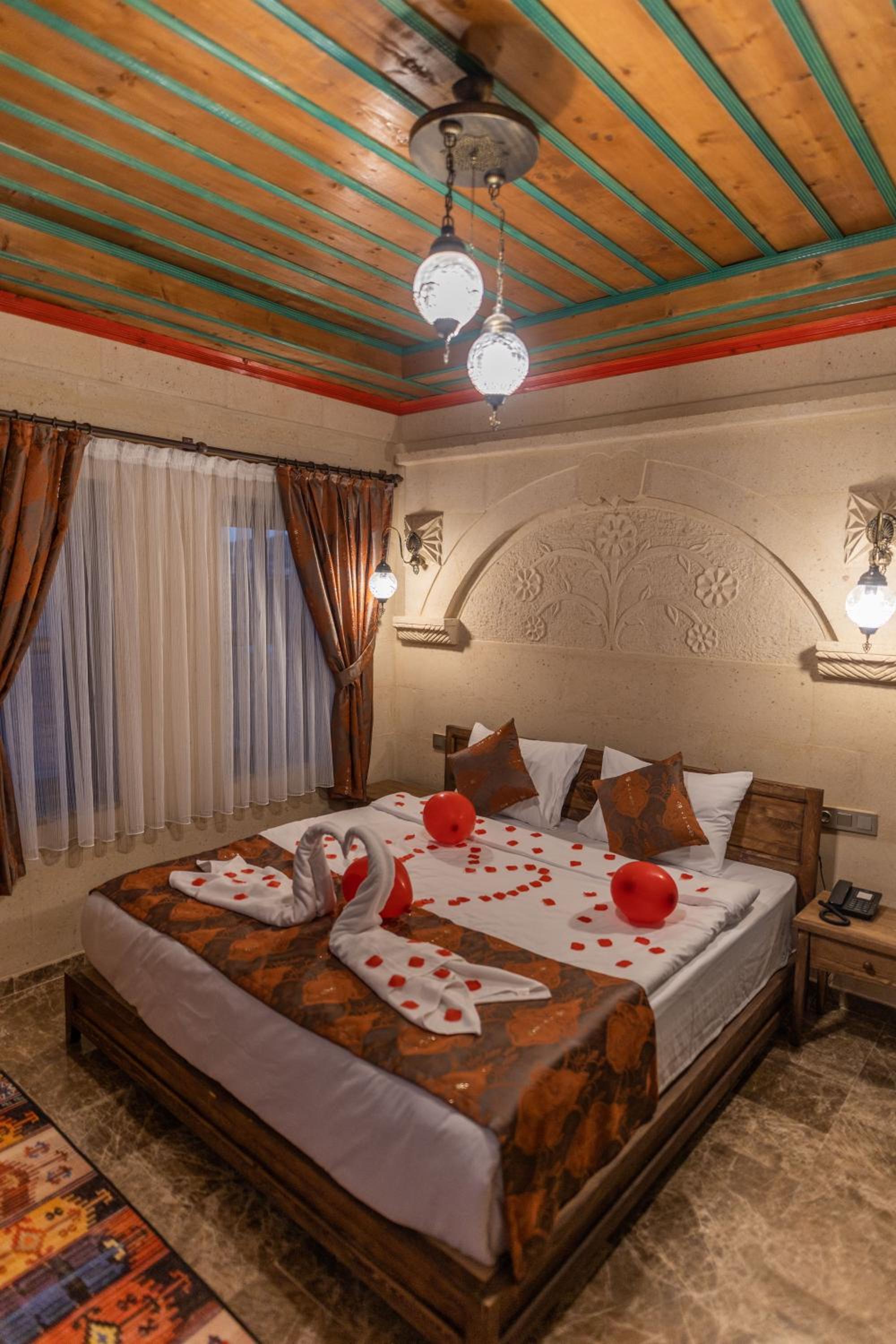 Suite - Photo 1