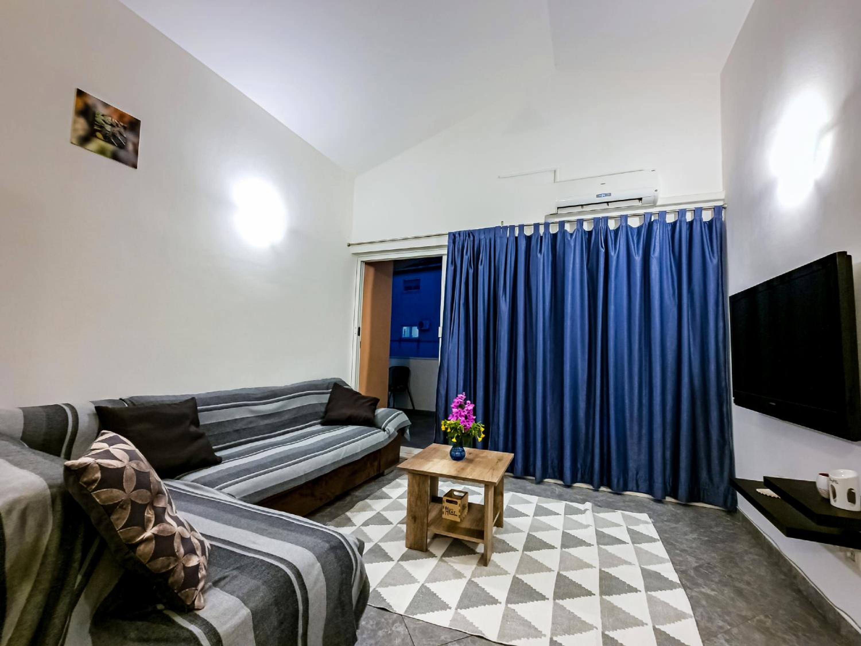 Apartment with Balcony - Photo 20