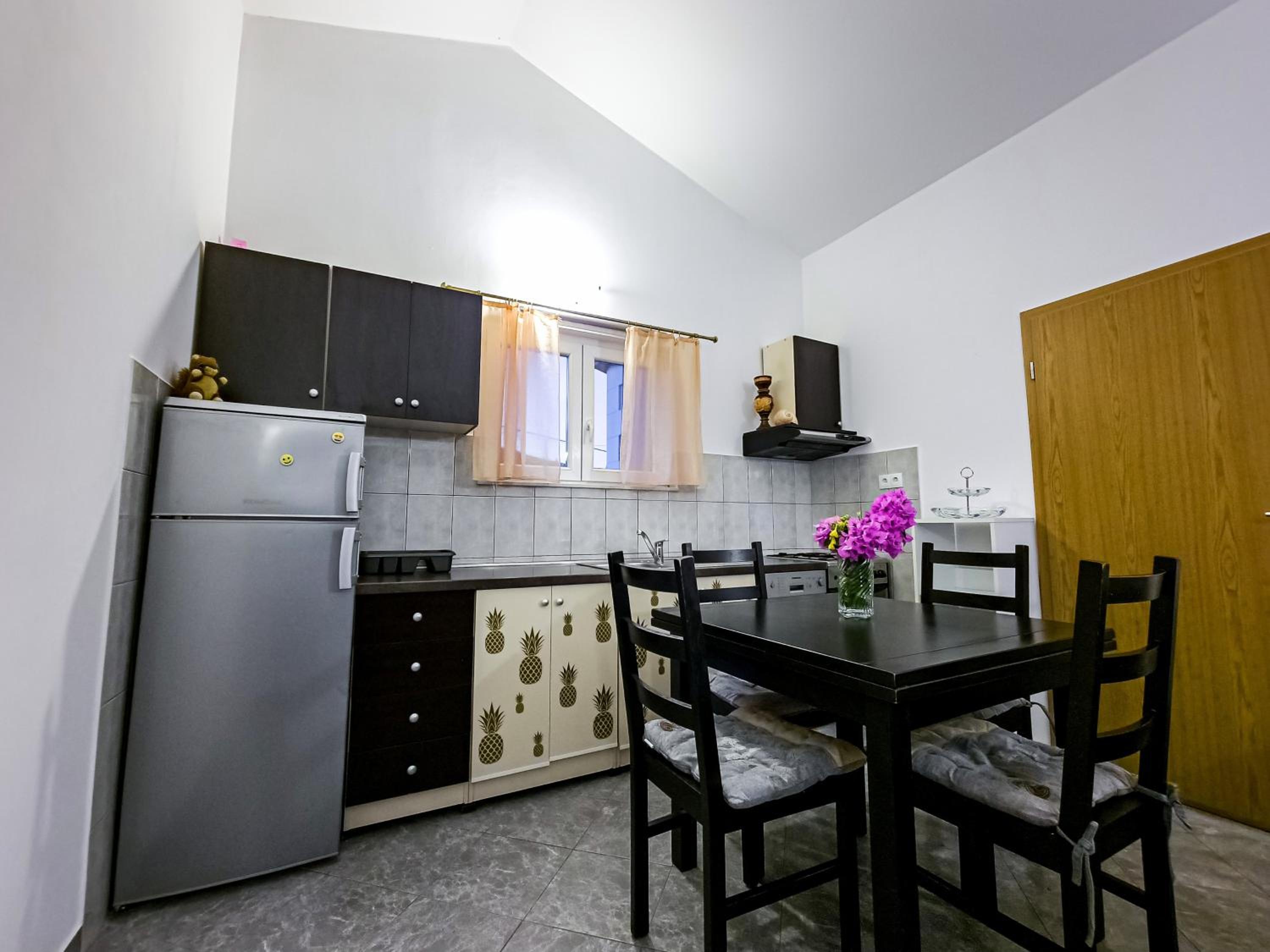 Apartment with Balcony - Photo 19