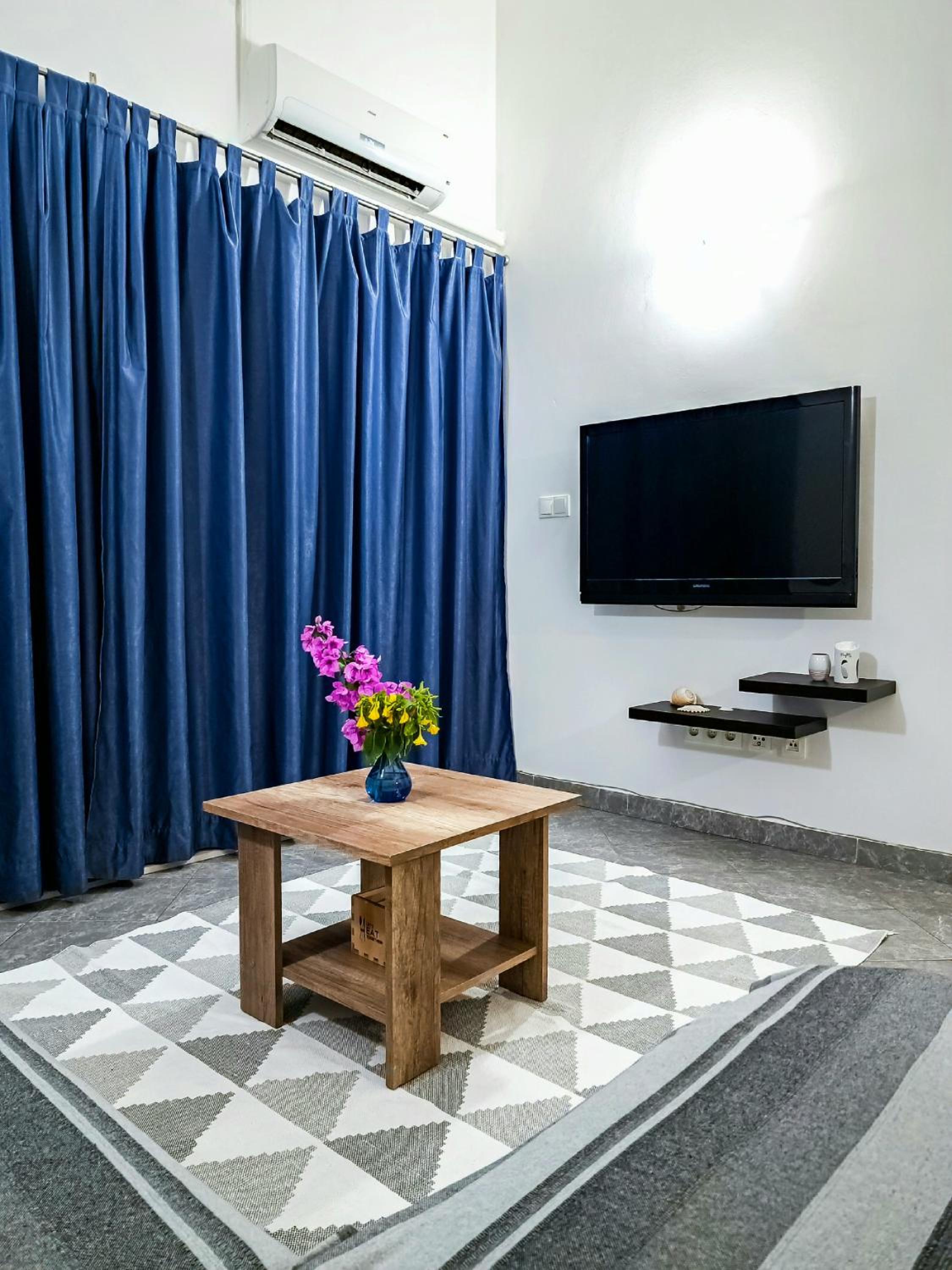 Apartment with Balcony - Photo 16