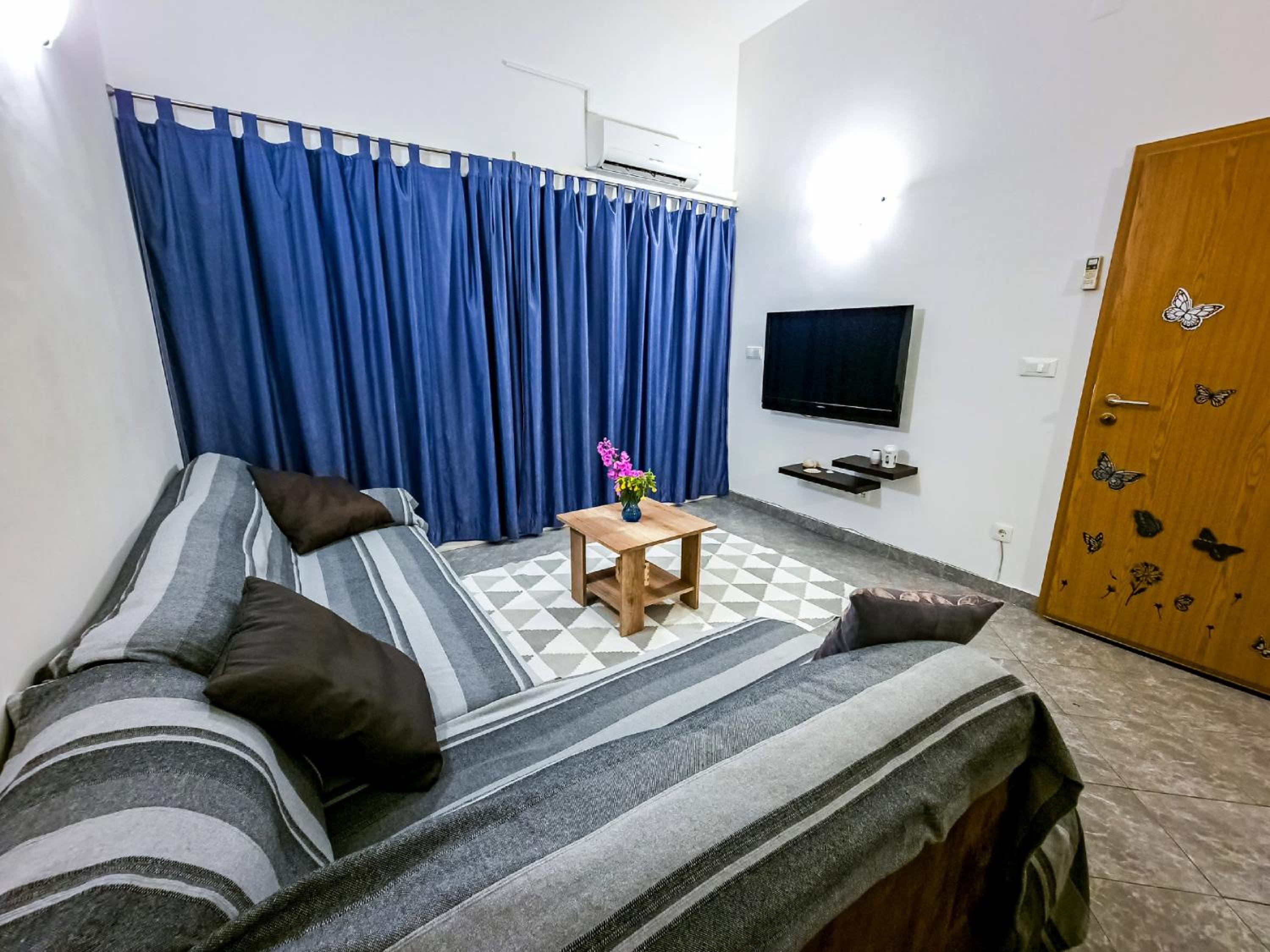 Apartment with Balcony - Photo 17