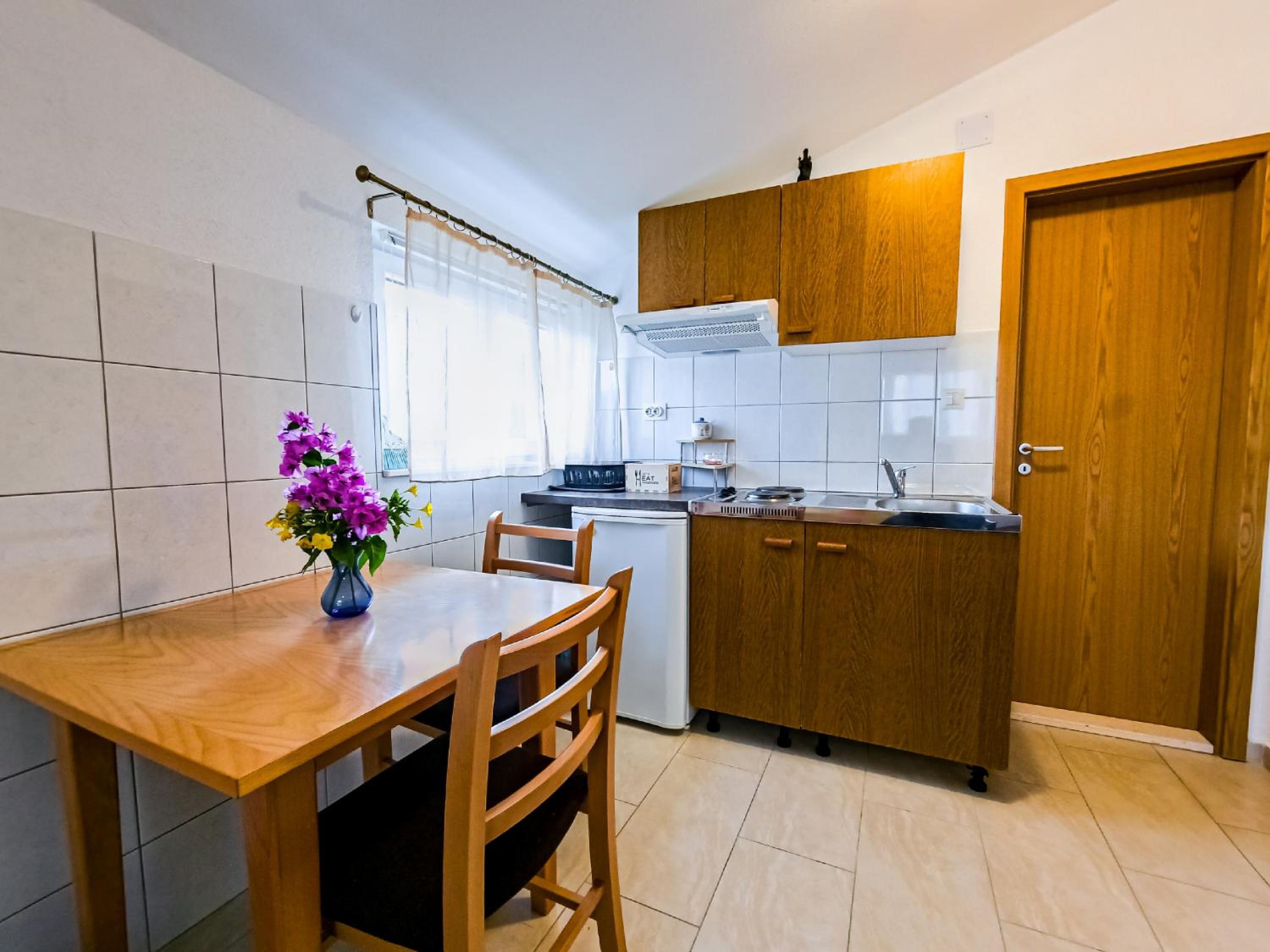 Studio Apartment - Photo 6