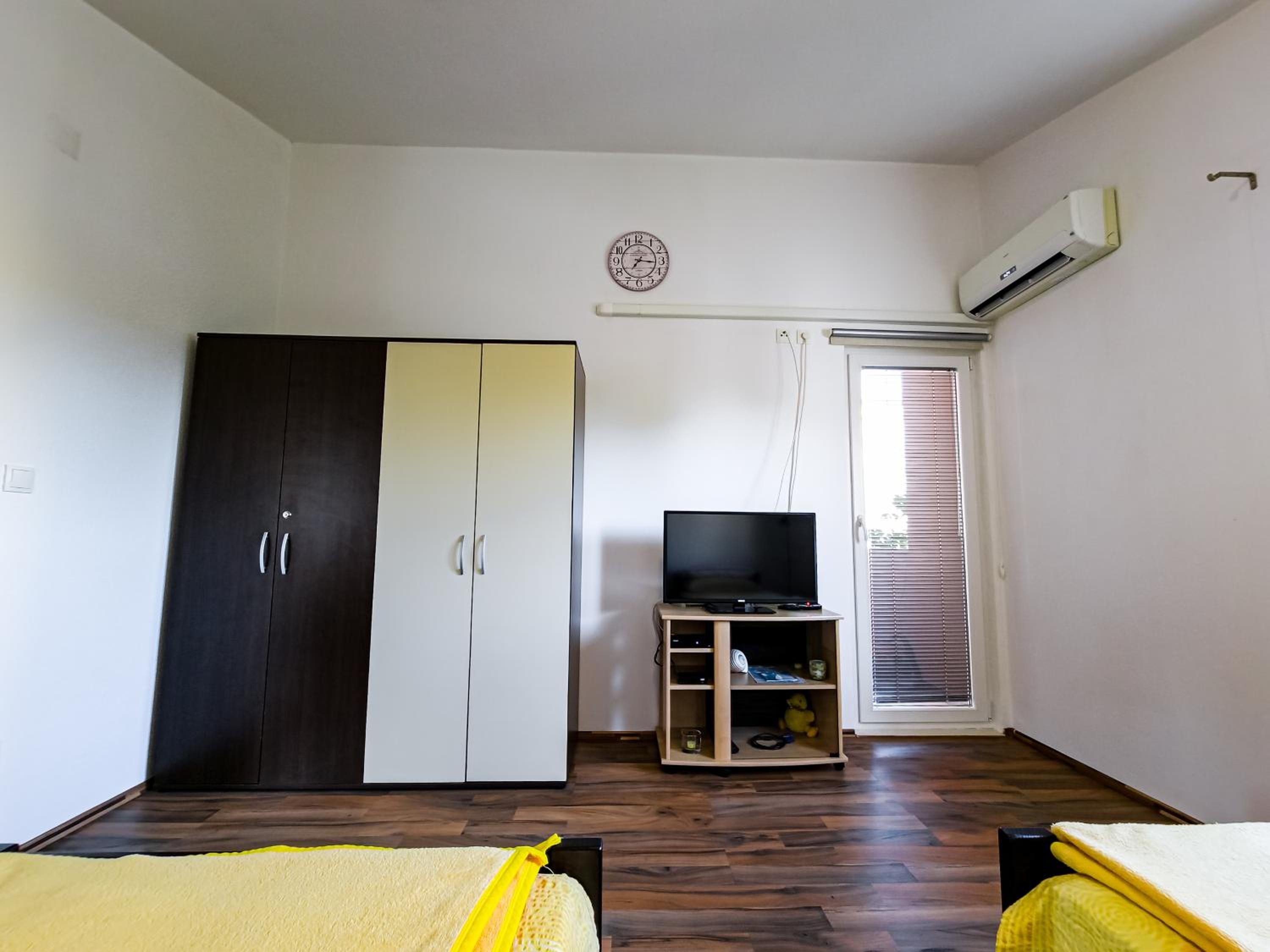 Studio Apartment - Photo 16