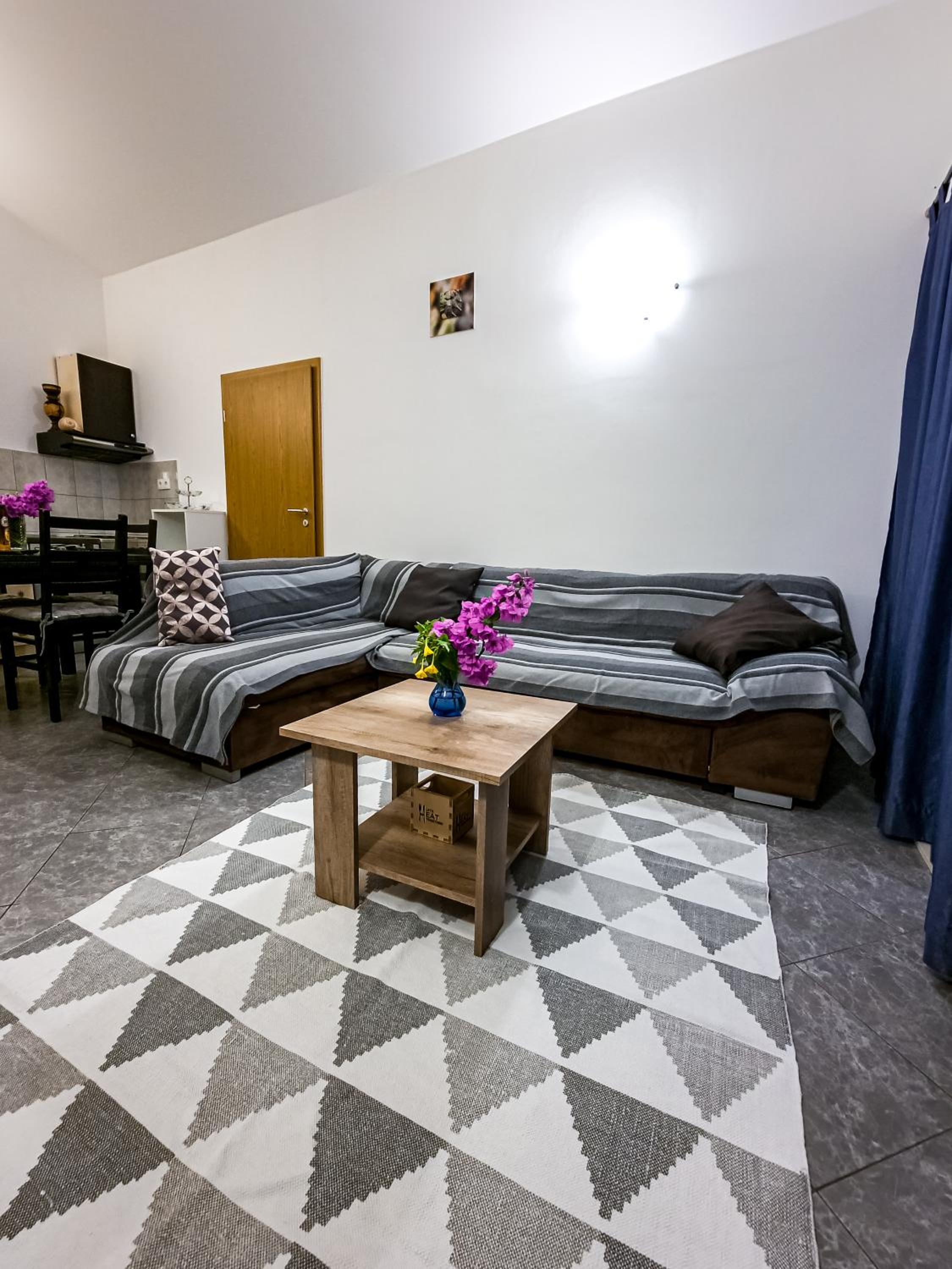 Apartment with Balcony - Photo 12