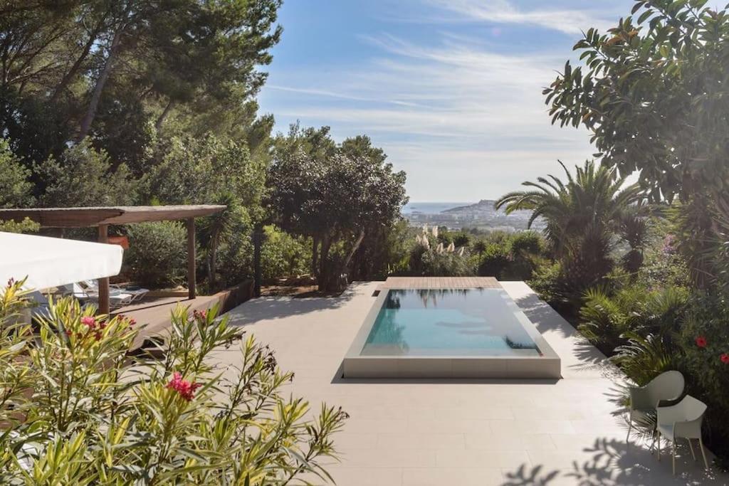 Villa photo 2