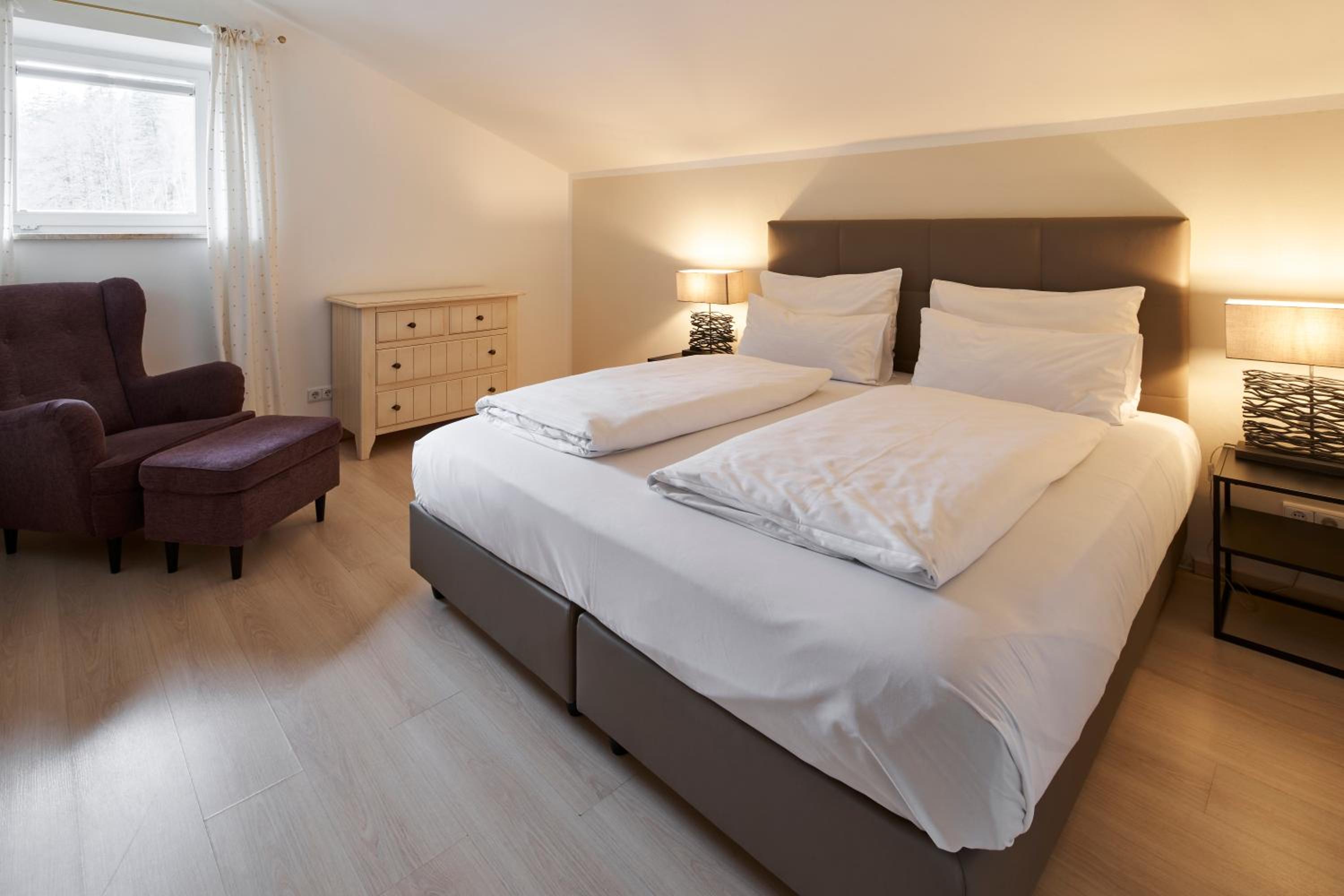 Suite with Lake View - Photo 2