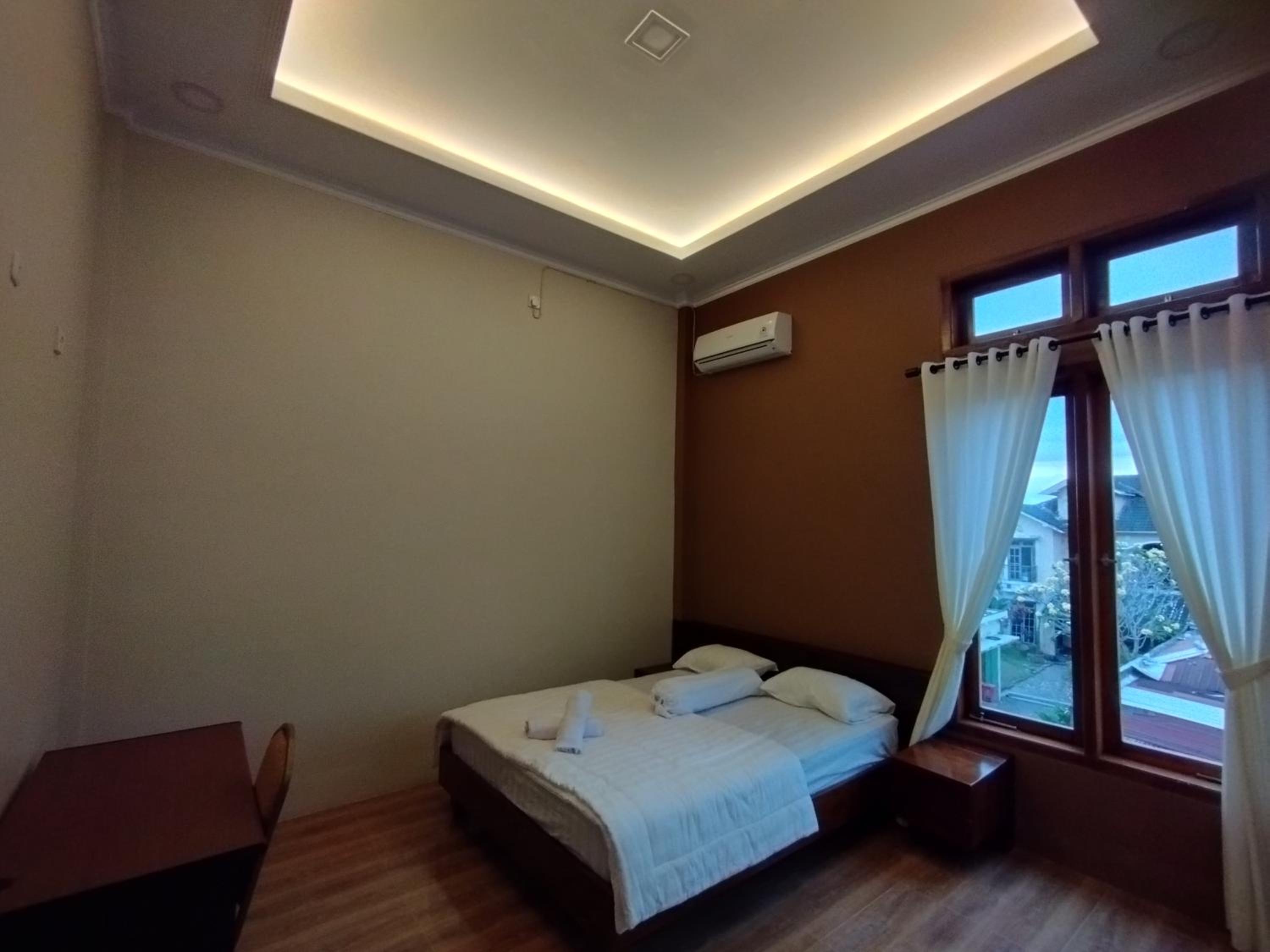 Standard Queen Room - Photo 1