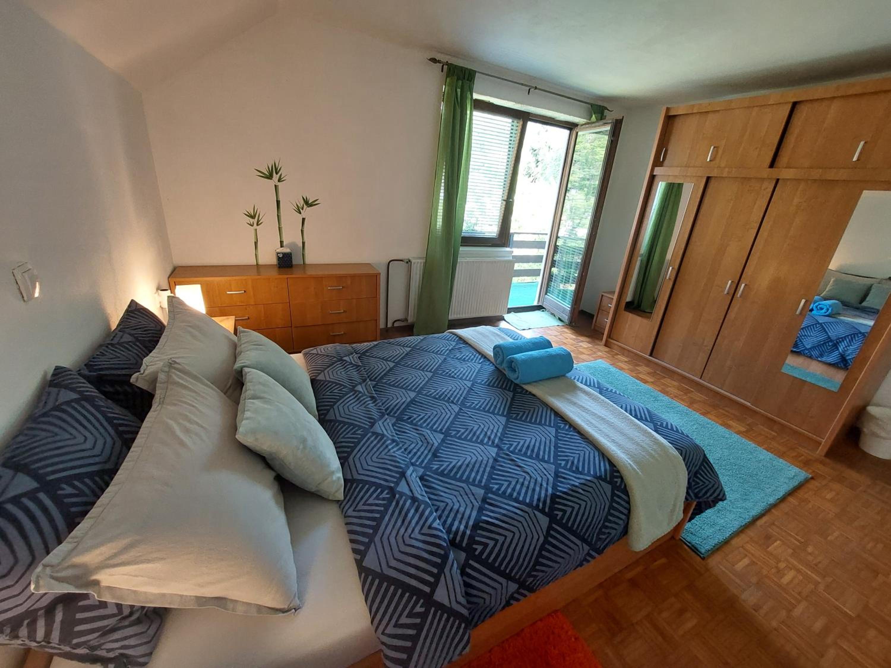 Double Room with Shared Bathroom photo 2