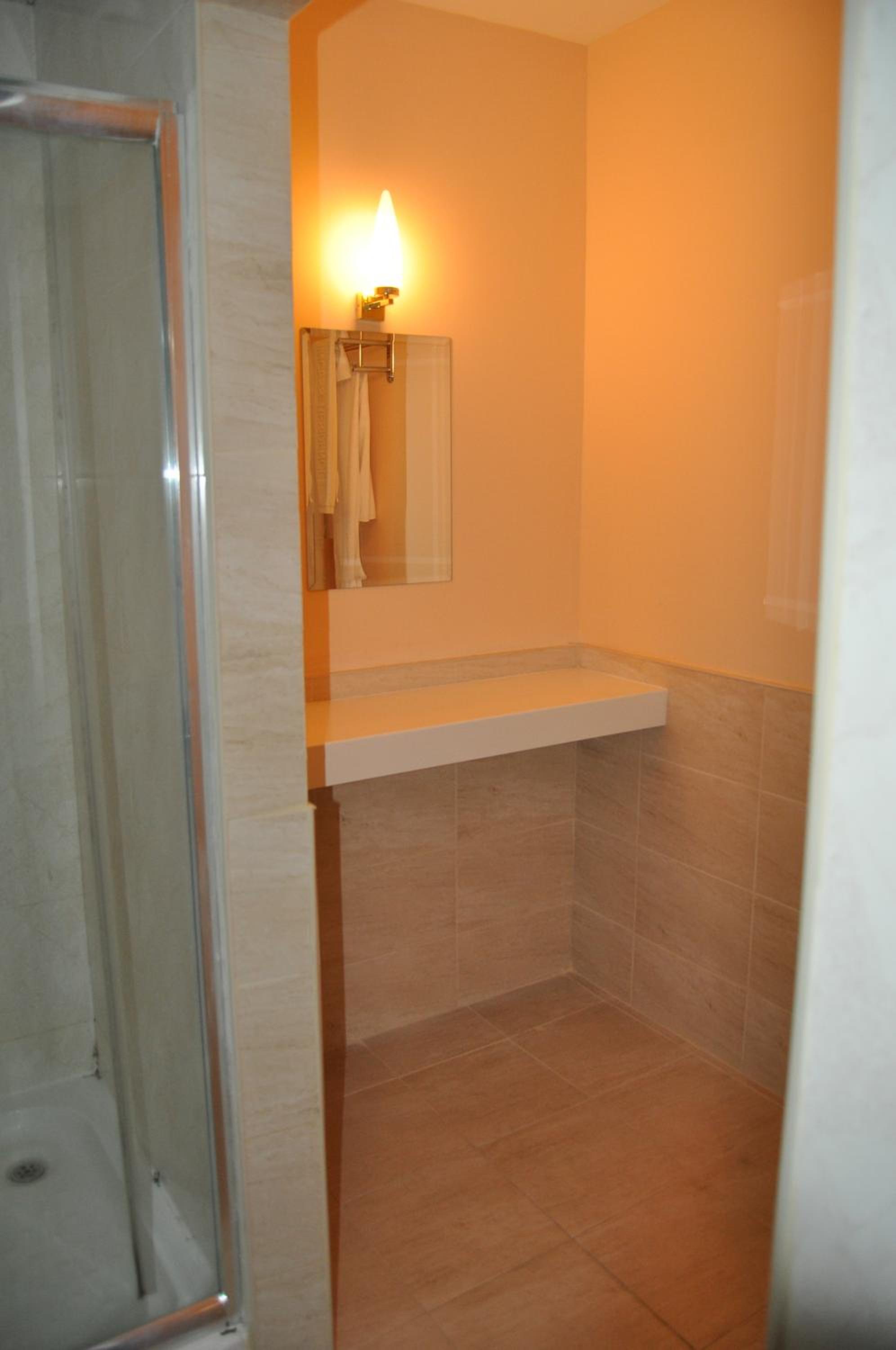 Double Room with Extra Bed - Sea View (3 Adults)  - Photo 9