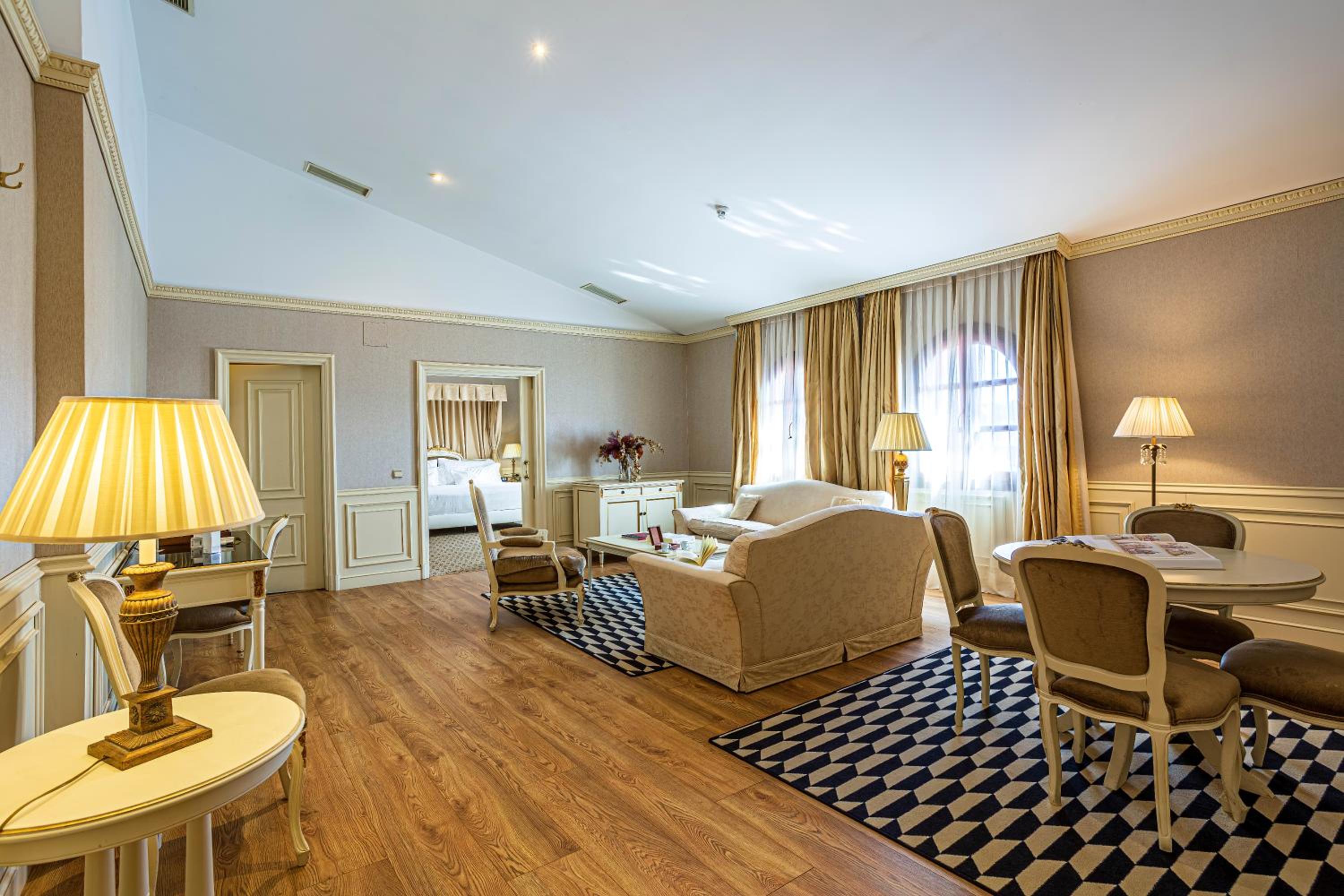 The Empress, 1 Bedroom Suite, 1 King, City view