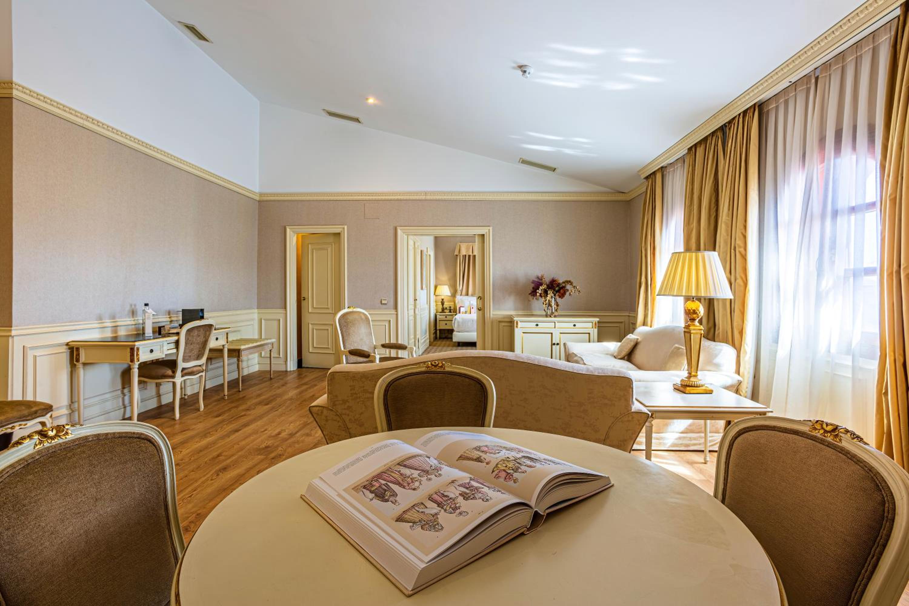 The Empress, 1 Bedroom Suite, 1 King, City view