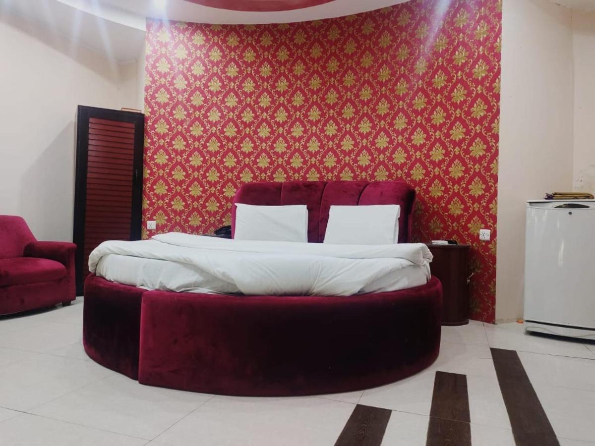Deluxe King Suite photo 2