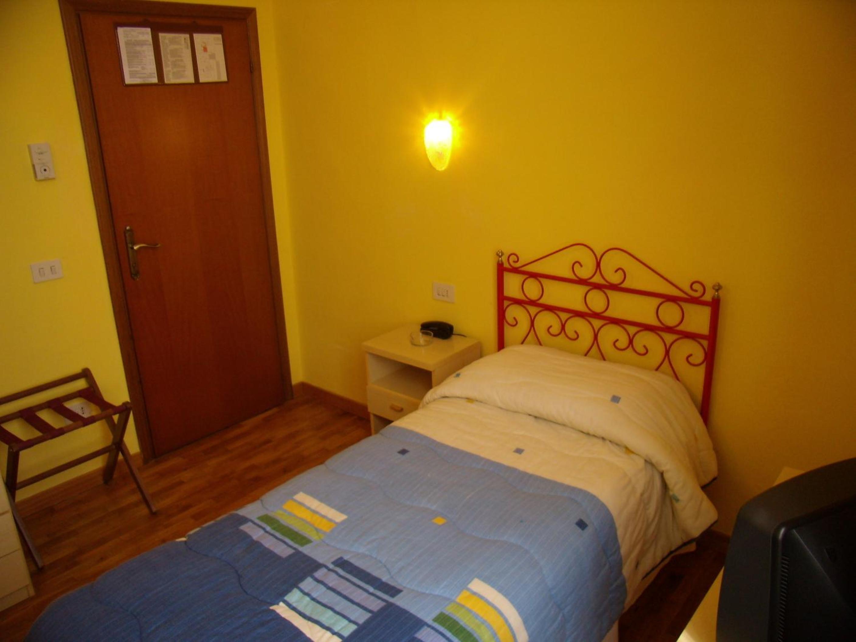 Single Room photo 3