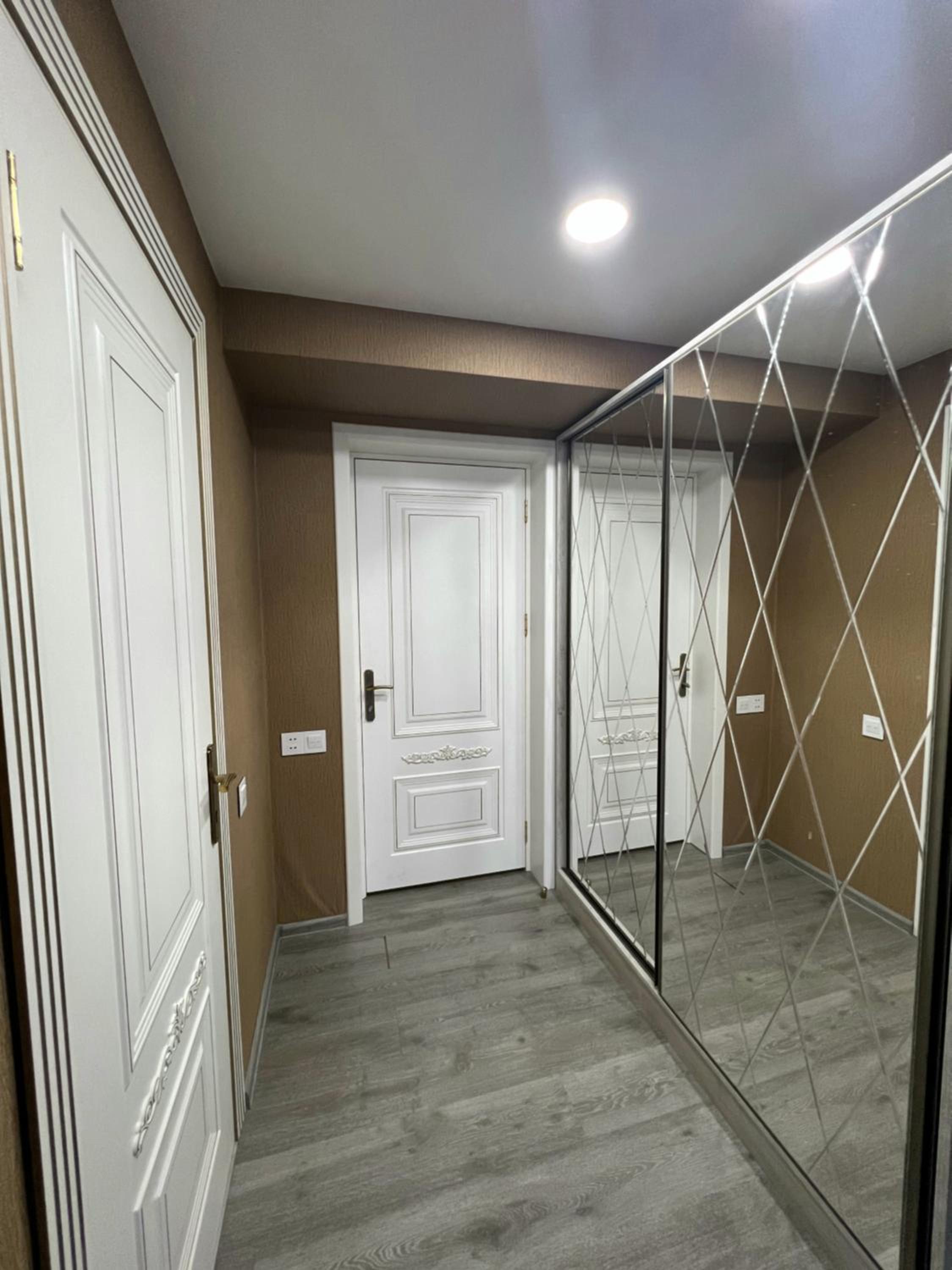 Family Room With Balcony photo 3